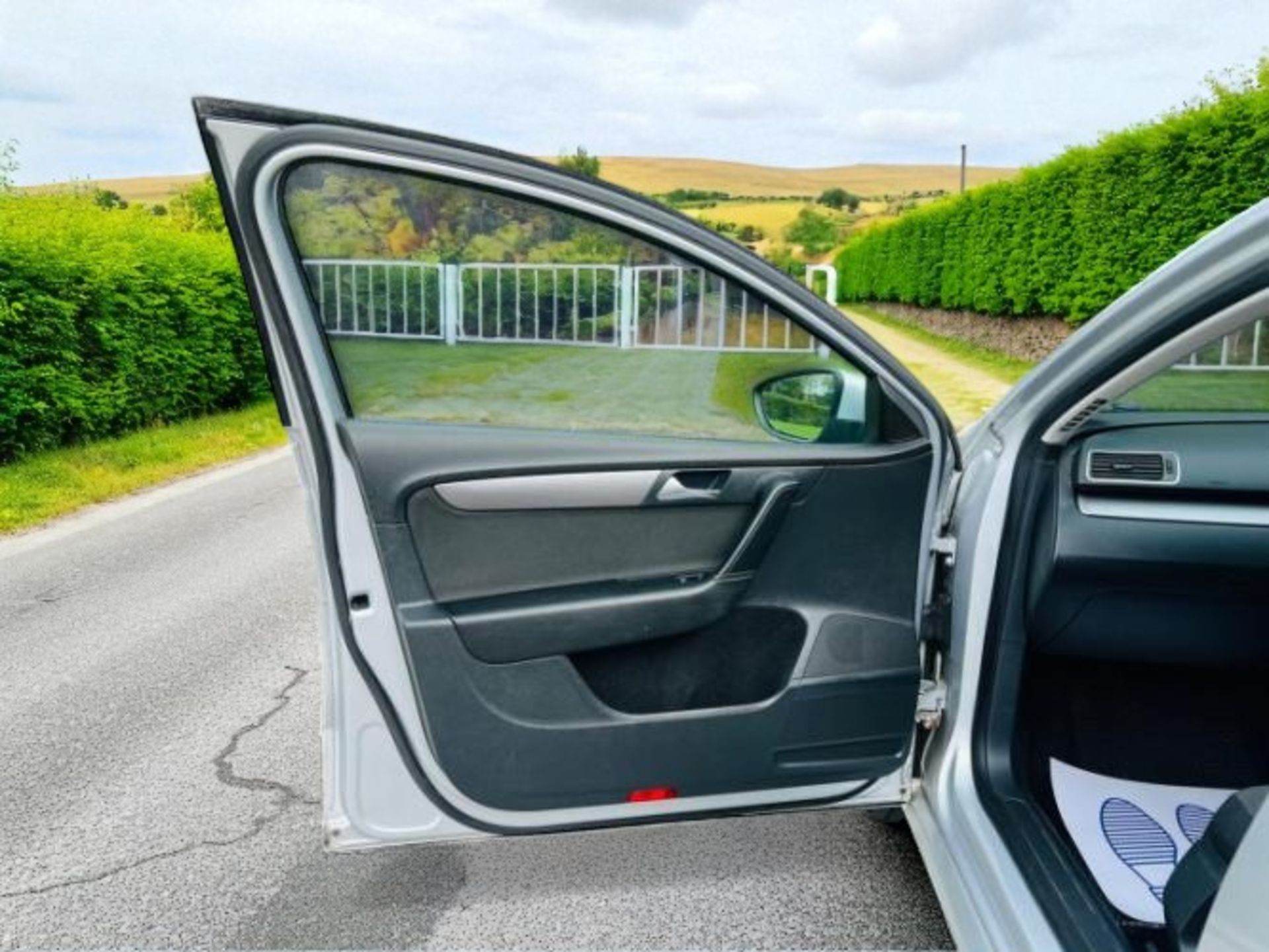 2011 VOLKSWAGEN PASSAT 2.0 TDI BLUEMOTION TECH SE DSG (S/S) 5DR ESTATE>>--NO VAT ON HAMMER--<< - Image 12 of 42