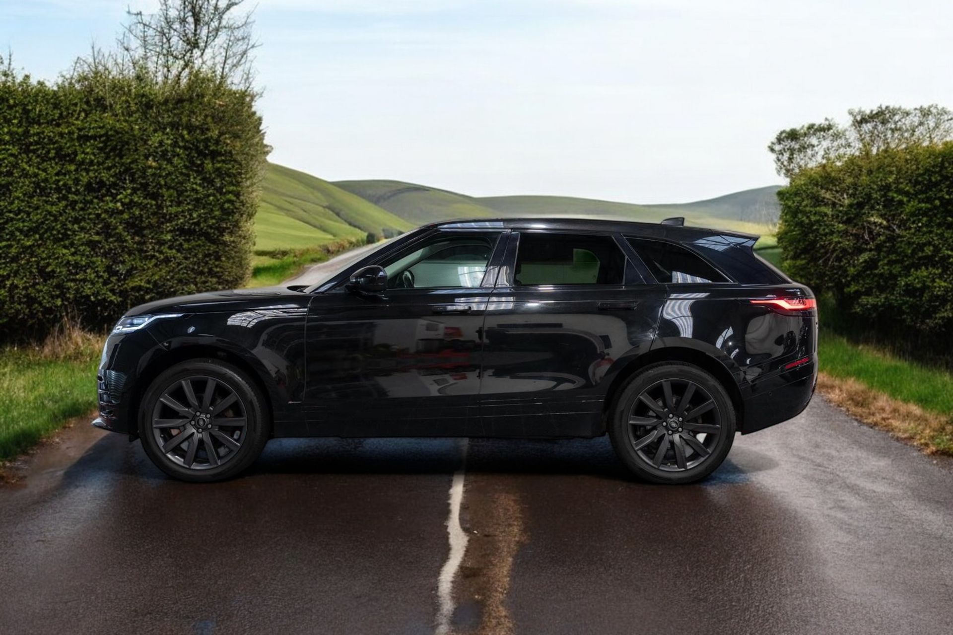 2018 LAND ROVER RANGE ROVER VELAR 2.0 D180 R-DYNAMIC SE AUTO 4WD >>--NO VAT ON HAMMER--<< - Image 5 of 19