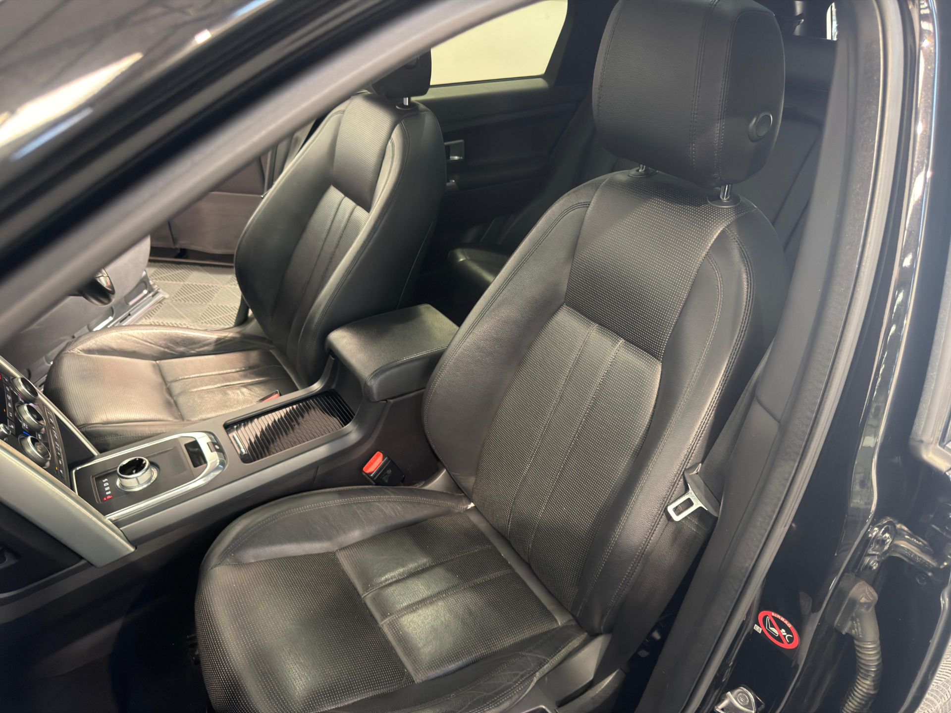 2016 LAND ROVER DISCOVERY SPORT 2.0 TD4 SE TECH AUTO 4WD – 7 SEATER >>--NO VAT ON HAMMER--<< - Image 24 of 31