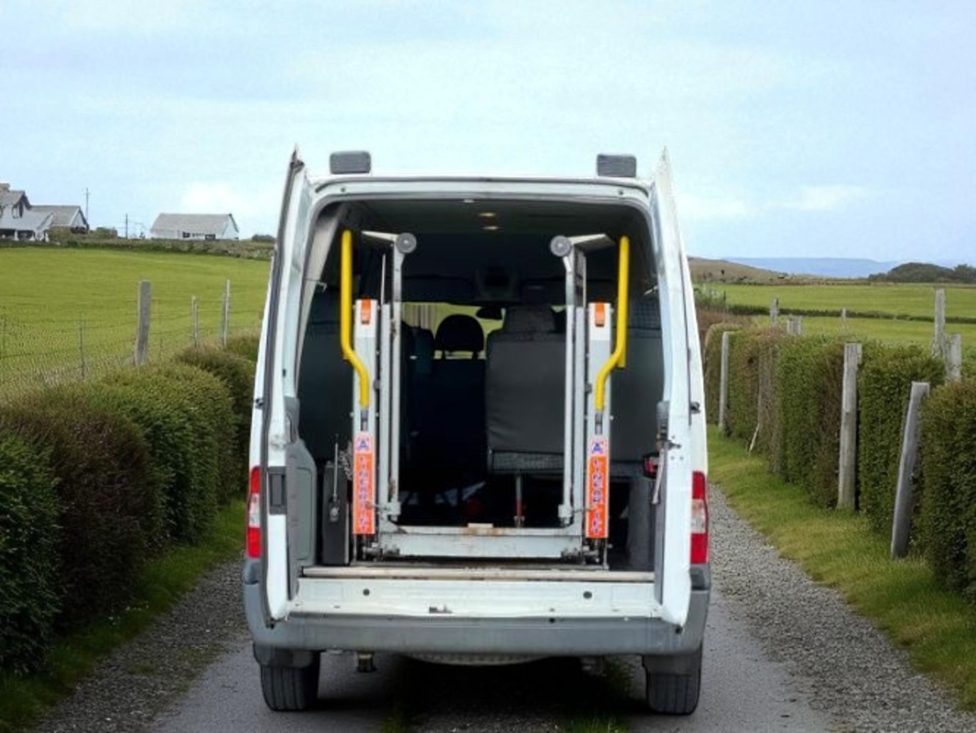 2011 FORD TRANSIT 2.4 TDCI 350 DURATORQ RWD L3 H2 MINIBUS >>--NO VAT ON HAMMER--<< - Image 8 of 46