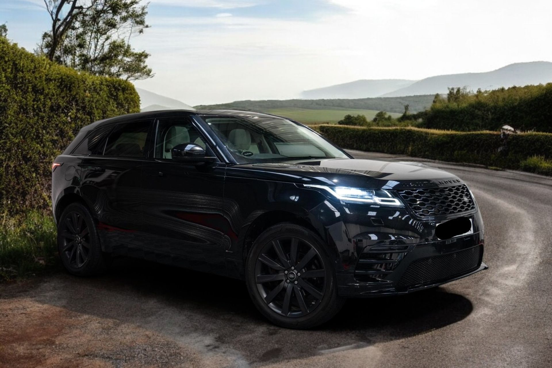2018 LAND ROVER RANGE ROVER VELAR 2.0 D180 R-DYNAMIC SE AUTO 4WD >>--NO VAT ON HAMMER--<< - Image 2 of 19