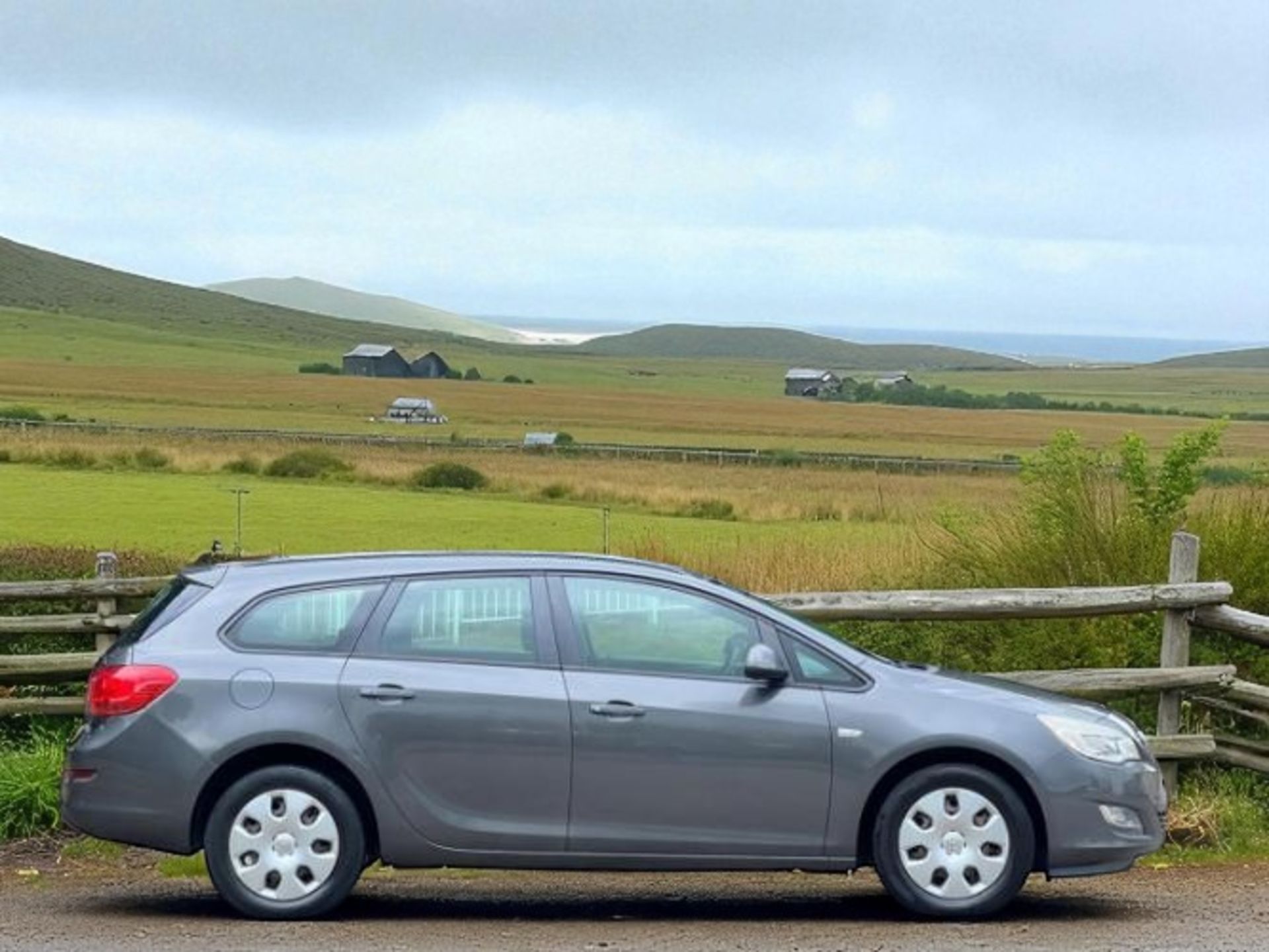 2011 VAUXHALL ASTRA 1.7 CDTI ECOFLEX EXCLUSIV SPORTS TOURER ESTATE>>--NO VAT ON HAMMER--<< - Image 4 of 36