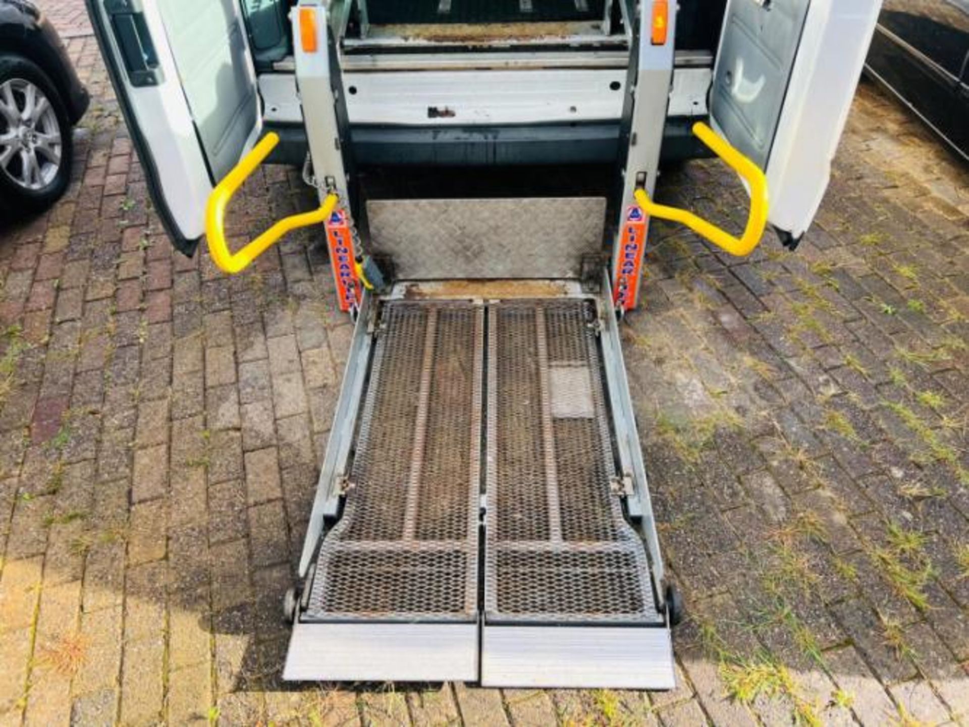 2011 FORD TRANSIT 2.4 TDCI 350 DURATORQ RWD L3 H2 MINIBUS >>--NO VAT ON HAMMER--<< - Image 22 of 46