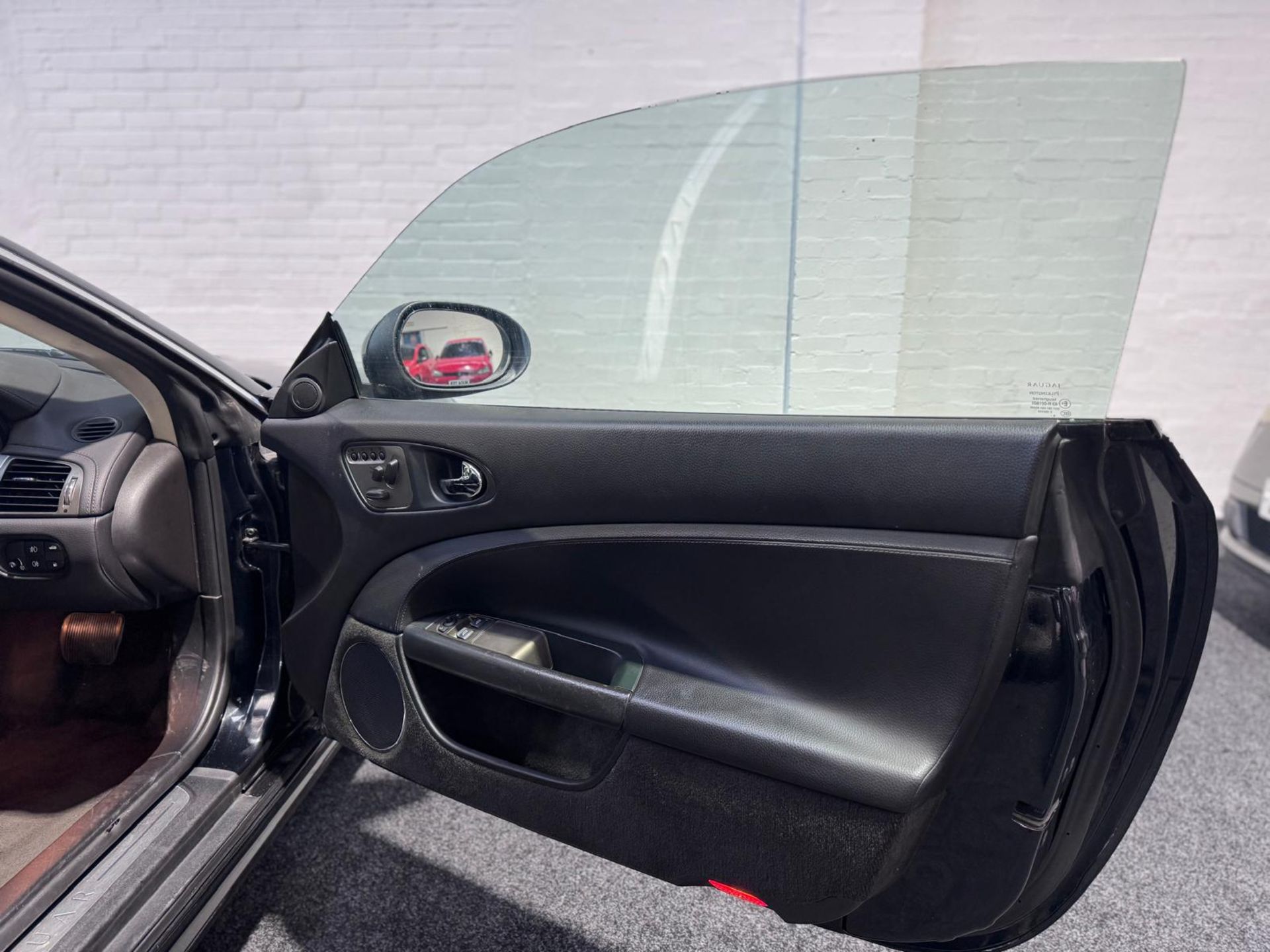 2007 JAGUAR XK 4.2 V8 AUTO – ULEZ COMPLIANT– HUGE HISTORY >>--NO VAT ON HAMMER--<< - Image 29 of 35