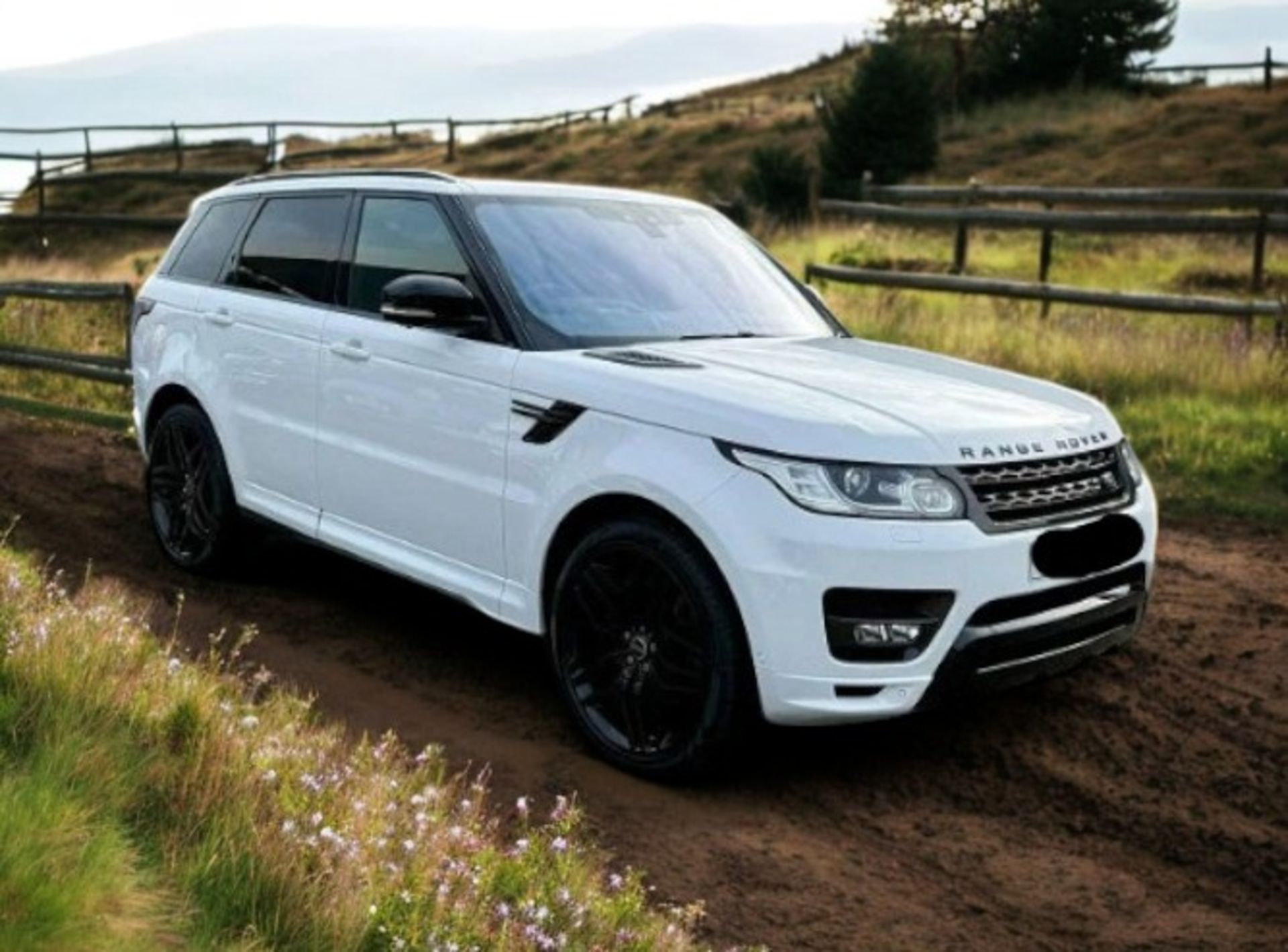 2017 LAND ROVER RANGE ROVER SPORT HSE SDV6 AUTO – WHITE – 98K MILES >>--NO VAT ON HAMMER--<< - Image 3 of 42