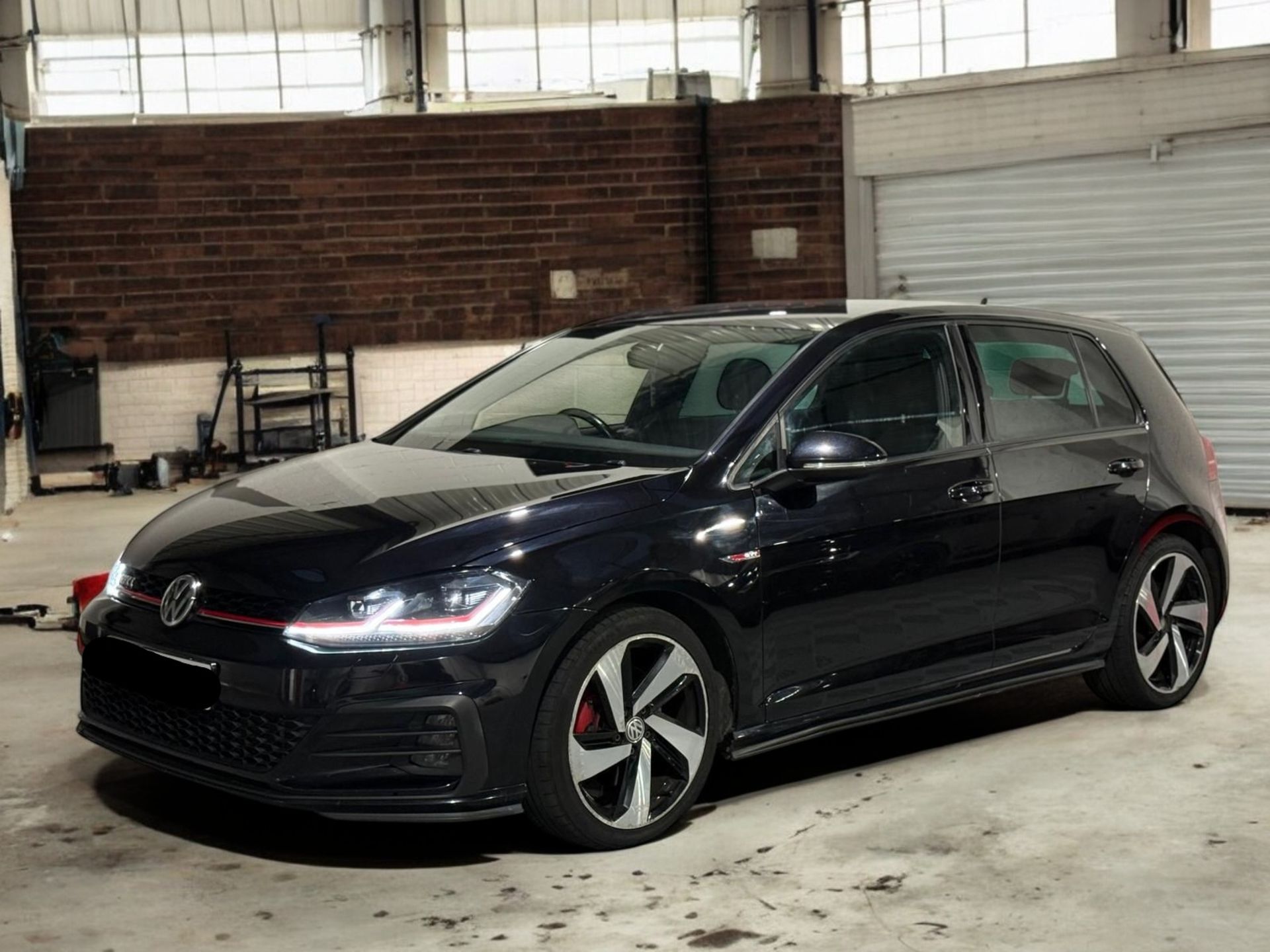 2017 VOLKSWAGEN GOLF GTI 2.0 TSI DSG – 88K MILES – HIGH SPEC >>--NO VAT ON HAMMER--<< - Image 8 of 24