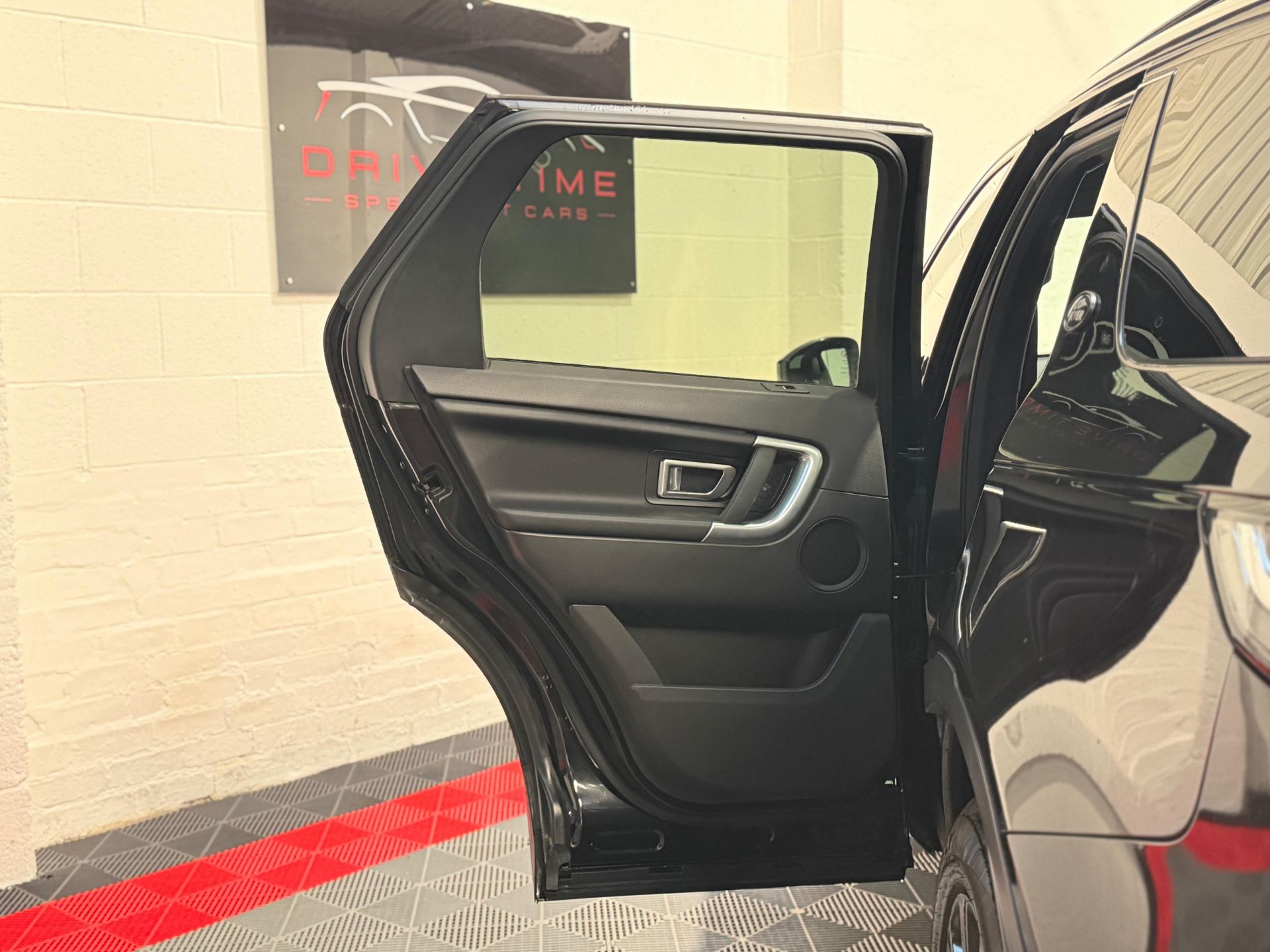 2016 LAND ROVER DISCOVERY SPORT 2.0 TD4 SE TECH AUTO 4WD – 7 SEATER >>--NO VAT ON HAMMER--<< - Image 22 of 31