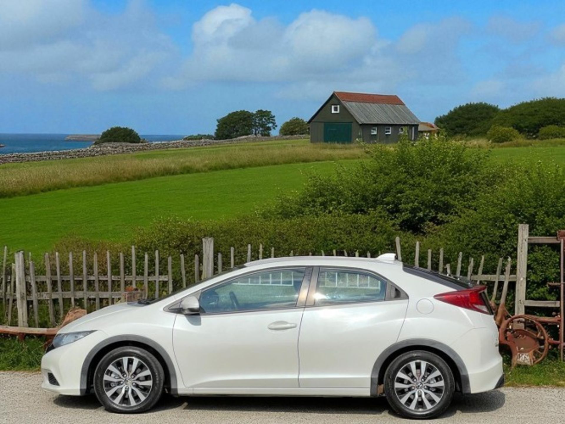 2014 HONDA CIVIC 1.6 I-DTEC S (S/S) 5DR >>--NO VAT ON HAMMER--<< - Image 7 of 36