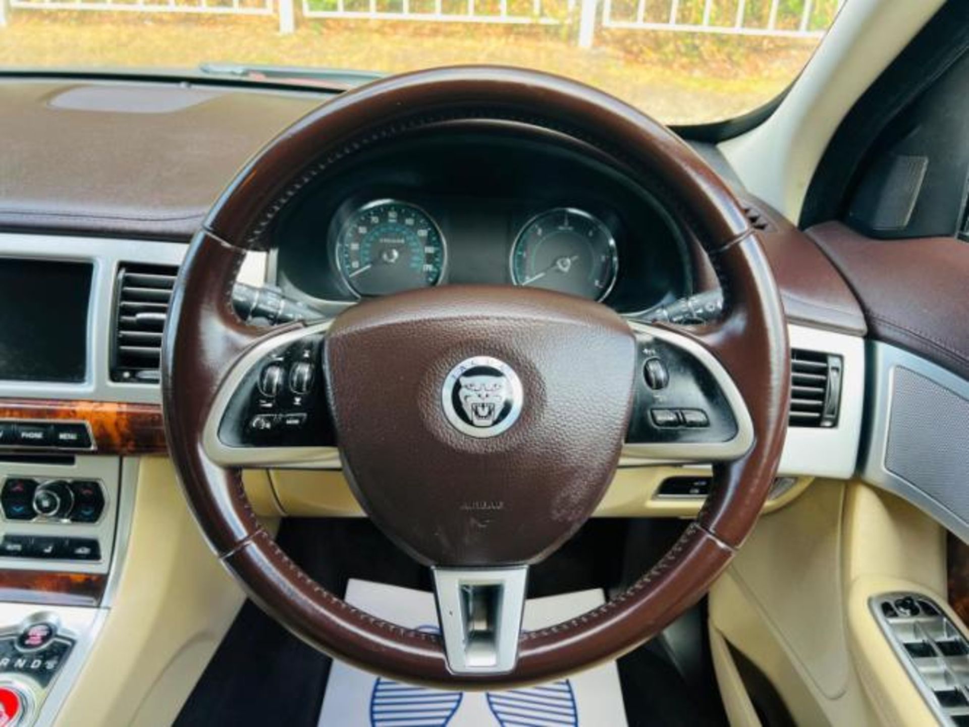 2012 JAGUAR XF 2.2D PREMIUM LUXURY AUTO (S/S) 4DR >>--NO VAT ON HAMMER--<< - Image 17 of 41