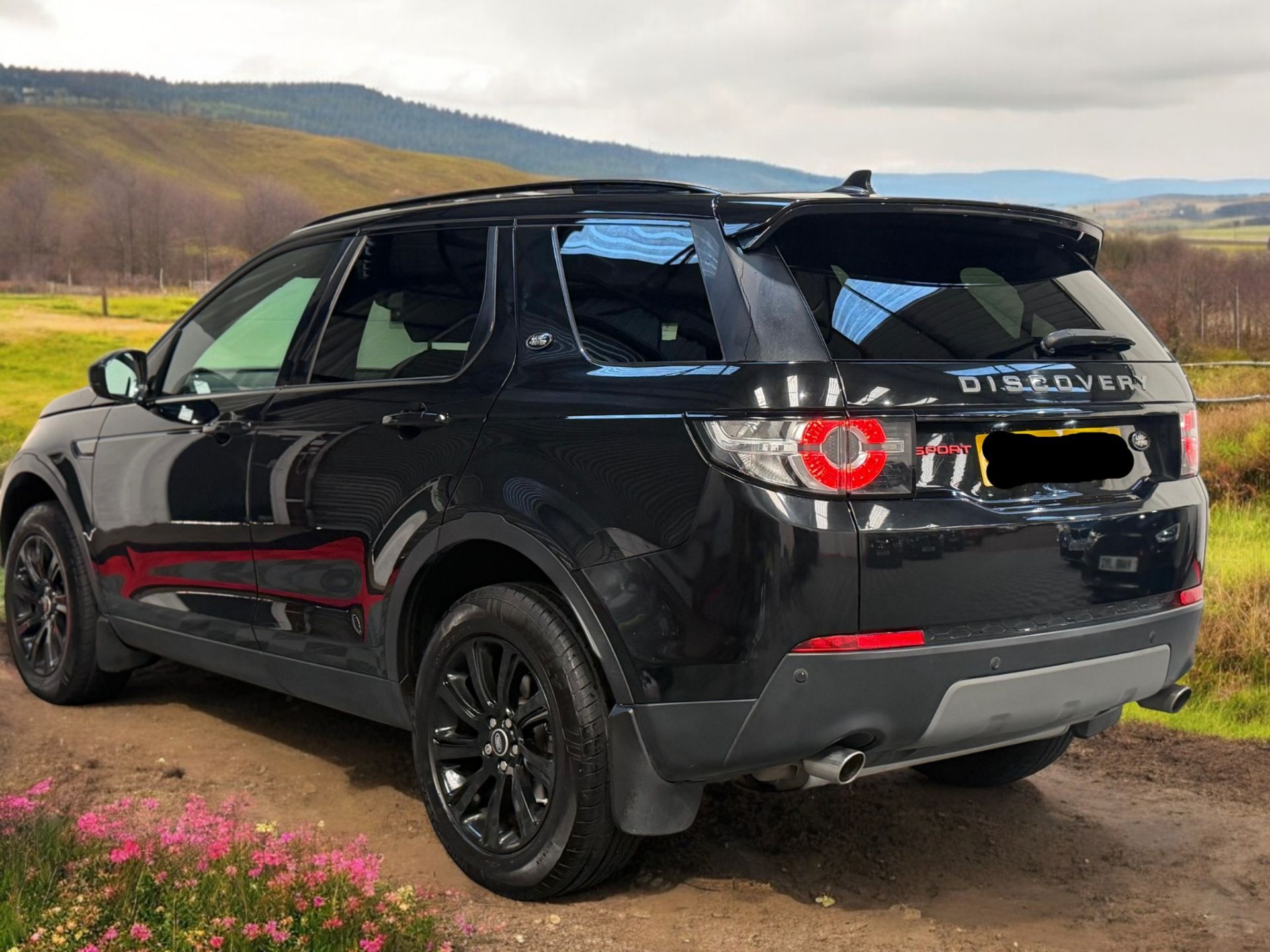 2016 LAND ROVER DISCOVERY SPORT 2.0 TD4 SE TECH AUTO 4WD – 7 SEATER >>--NO VAT ON HAMMER--<< - Image 4 of 31