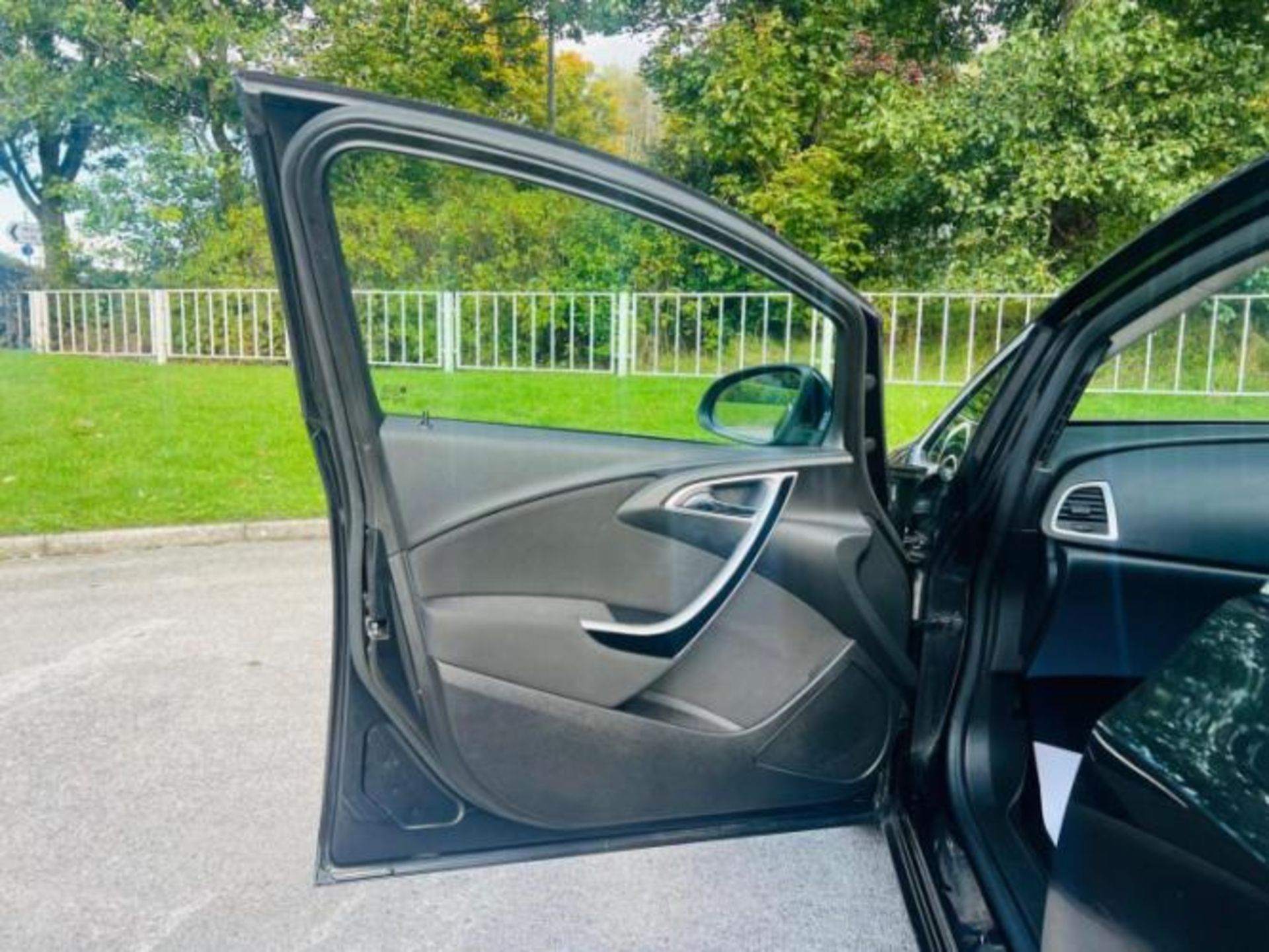 **(ONLY 109K MILEAGE)** 2013 VAUXHALL ASTRA 1.6 16V SRI 5-DOOR HATCHBACK>>--NO VAT ON HAMMER--<< - Image 35 of 40