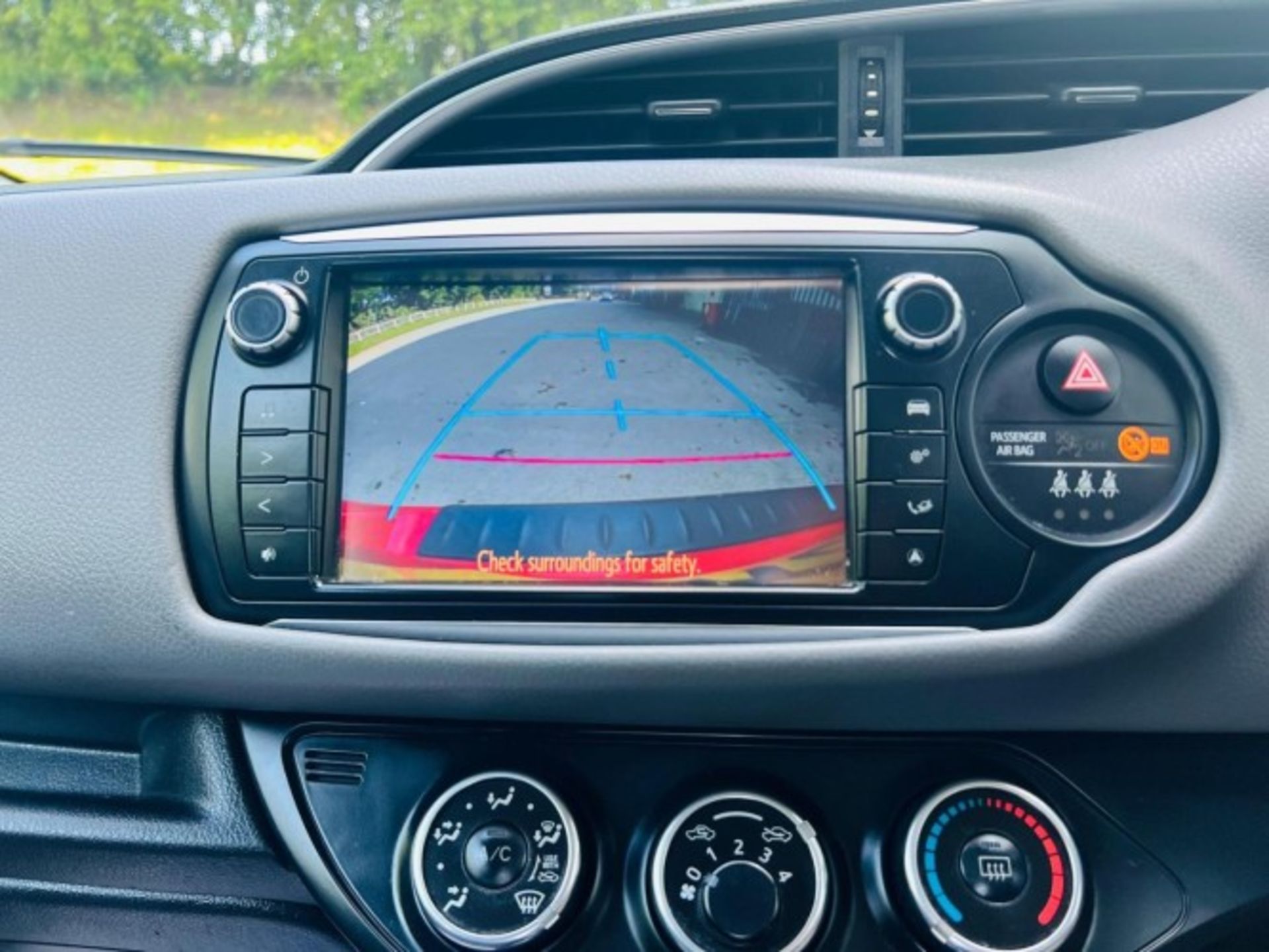 **(ONLY 100K MILEAGE)** 2015 TOYOTA YARIS 1.4 D-4D ICON – 5DR HATCHBACK>>--NO VAT ON HAMMER--<< - Image 17 of 38