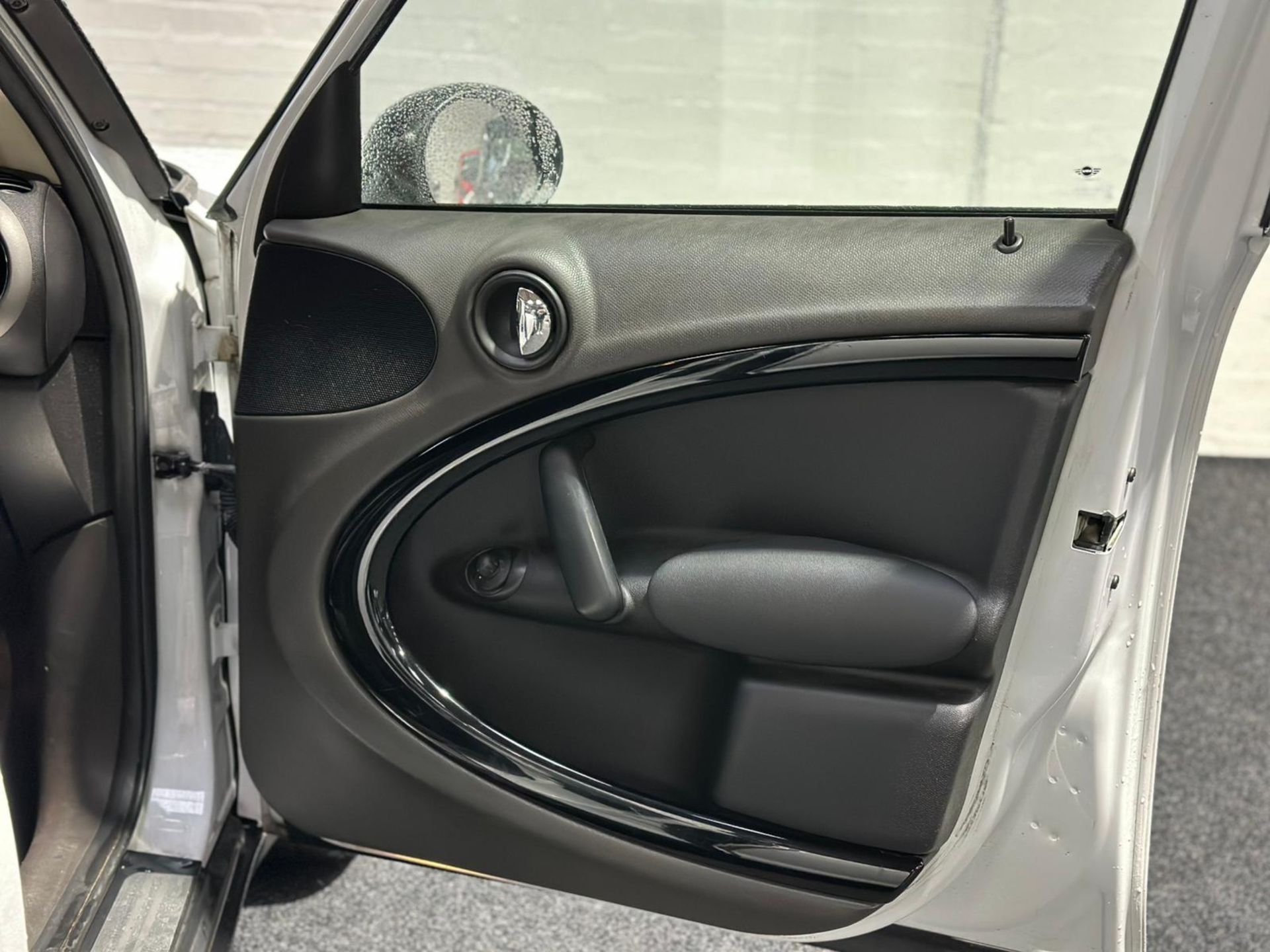 2011 MINI COUNTRYMAN COOPER D – 1.6 DIESEL – MANUAL - Image 24 of 31