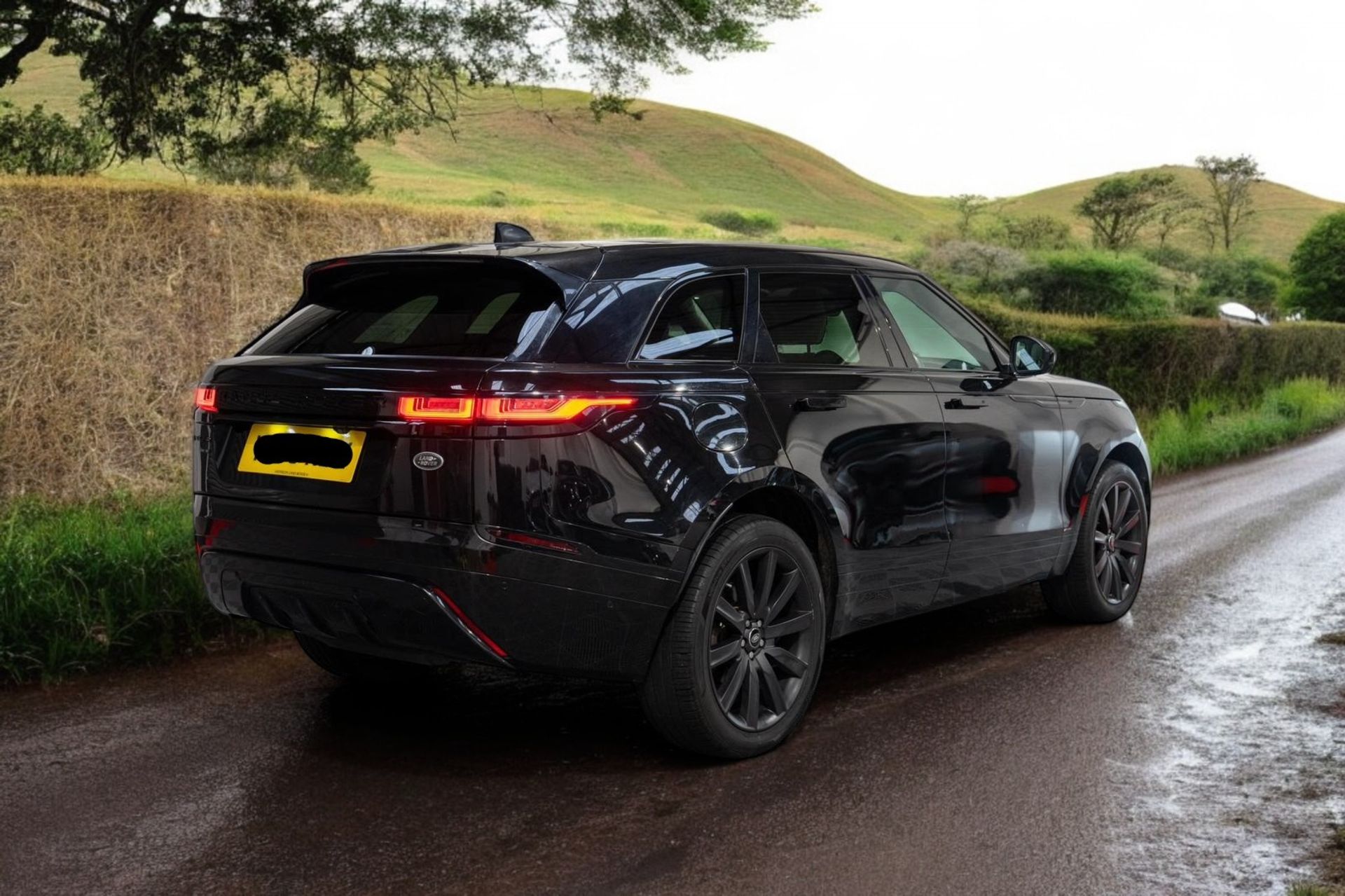 2018 LAND ROVER RANGE ROVER VELAR 2.0 D180 R-DYNAMIC SE AUTO 4WD >>--NO VAT ON HAMMER--<< - Image 3 of 19