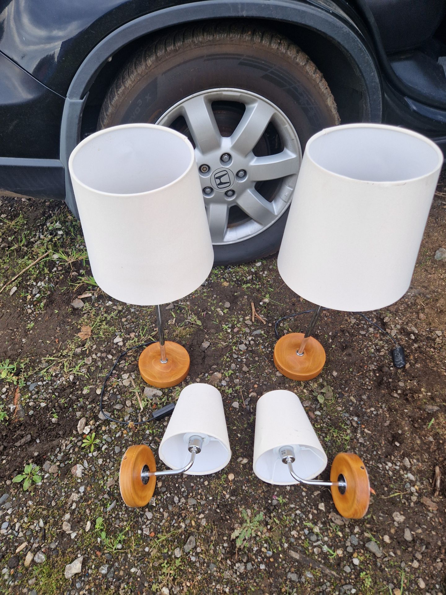 HOTEL ROOM BEDSIDE LAMPS AND WALL LIGHTS 16X