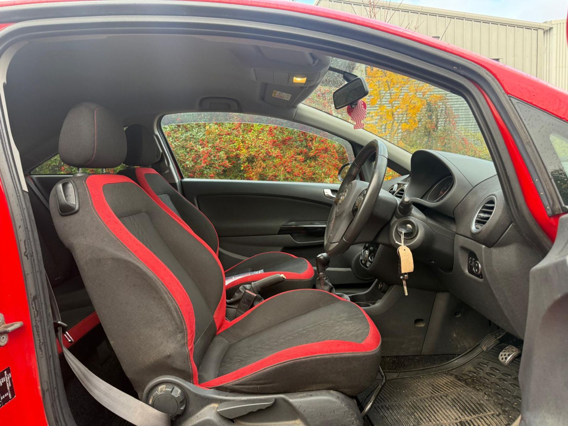 2014 (64) VAUXHALL CORSA 1.4 16V SRI >>--NO VAT ON HAMMER--<< - Image 28 of 32