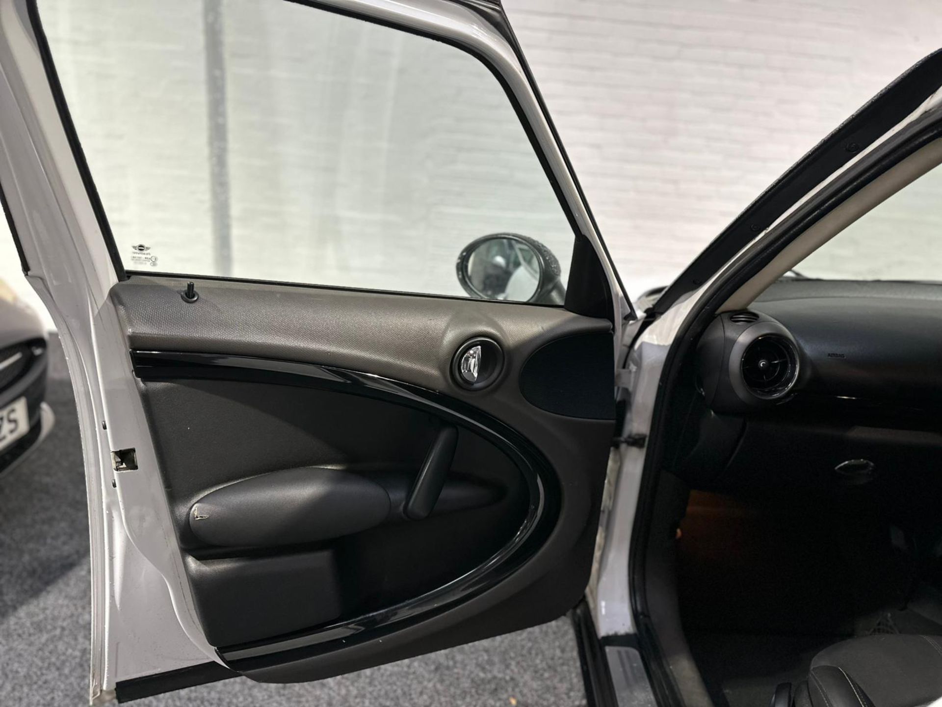 2011 MINI COUNTRYMAN COOPER D – 1.6 DIESEL – MANUAL - Image 11 of 31