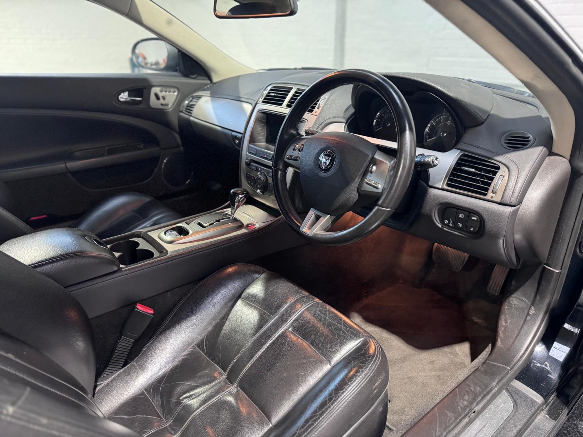 2007 JAGUAR XK 4.2 V8 AUTO – ULEZ COMPLIANT– HUGE HISTORY >>--NO VAT ON HAMMER--<< - Image 25 of 35