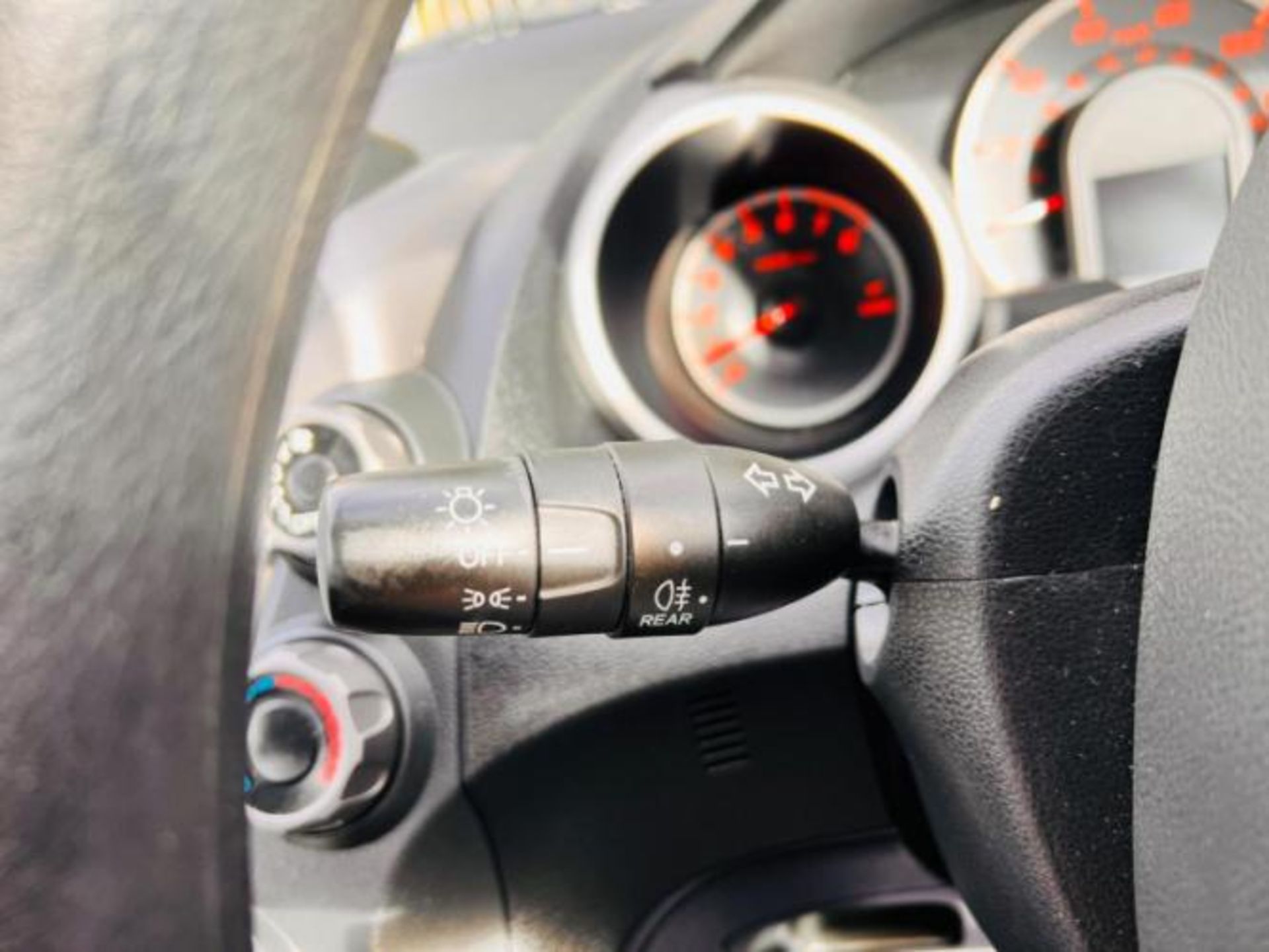 2009 HONDA JAZZ 1.2 I-VTEC SE 5DR >>--NO VAT ON HAMMER--<< - Image 15 of 29