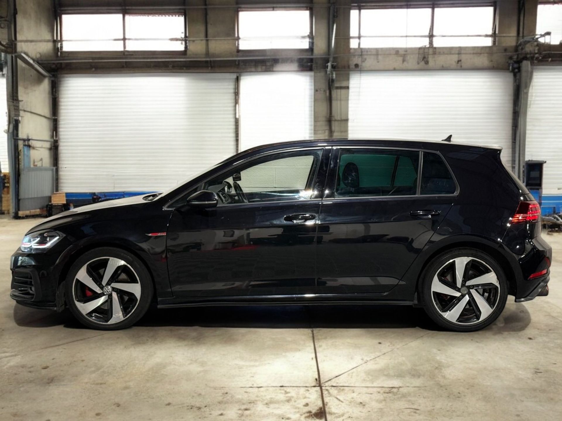 2017 VOLKSWAGEN GOLF GTI 2.0 TSI DSG – 88K MILES – HIGH SPEC >>--NO VAT ON HAMMER--<< - Image 3 of 24