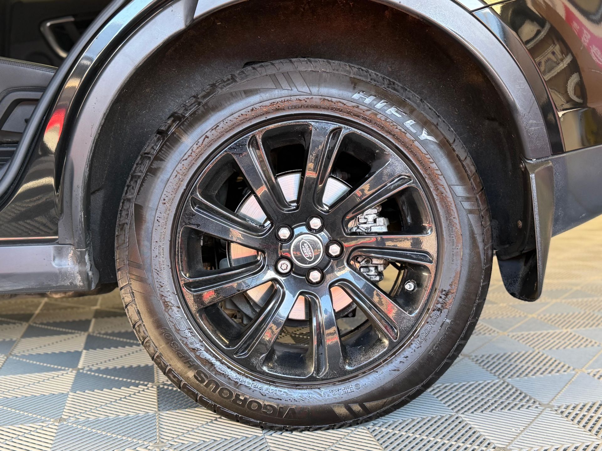 2016 LAND ROVER DISCOVERY SPORT 2.0 TD4 SE TECH AUTO 4WD – 7 SEATER >>--NO VAT ON HAMMER--<< - Image 18 of 31