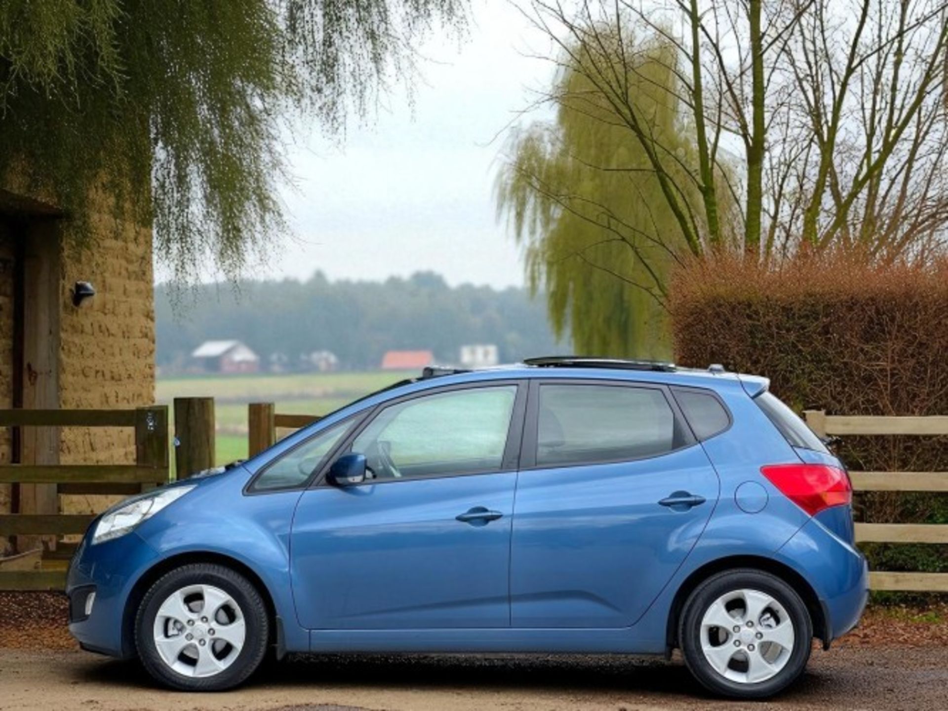 *(ONLY 93K MILEAGE)*2013 KIA VENGA 1.6 CRDI ECODYNAMICS 3 (S/S) 5DR–5-SEATER>-NO VAT ON HAMMER-< - Image 3 of 44