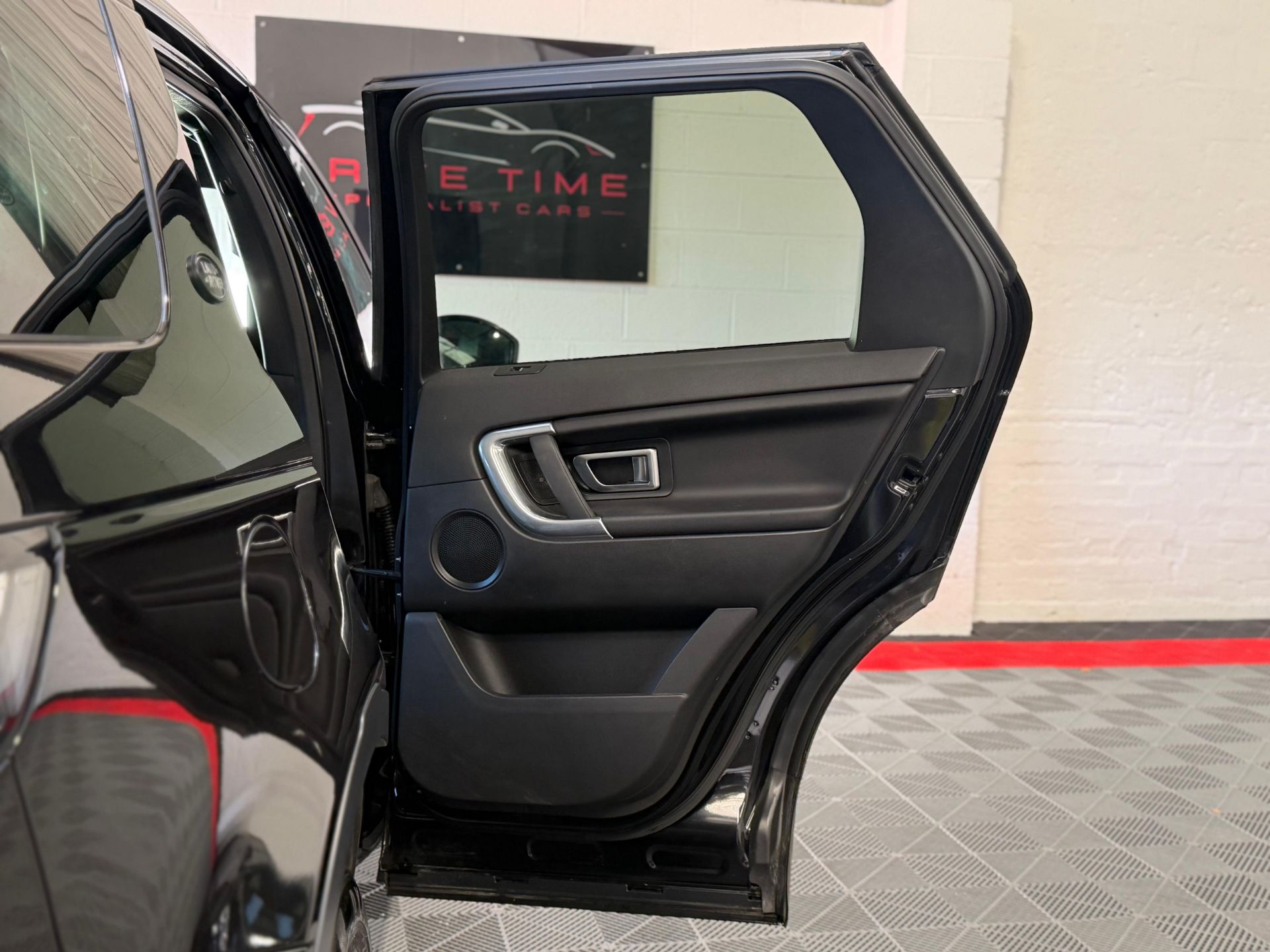 2016 LAND ROVER DISCOVERY SPORT 2.0 TD4 SE TECH AUTO 4WD – 7 SEATER >>--NO VAT ON HAMMER--<< - Image 25 of 31