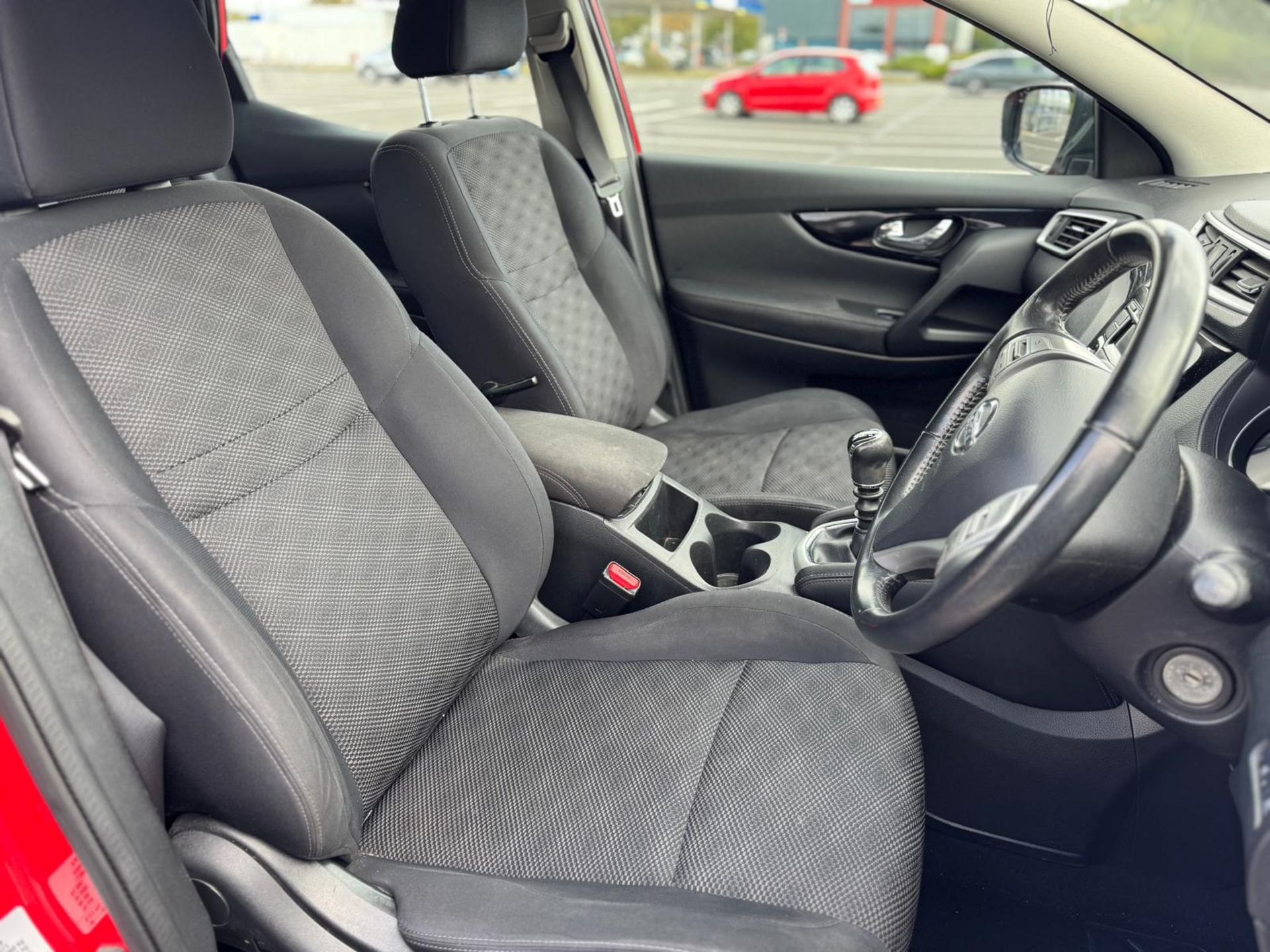 2015 NISSAN QASHQAI ACENTA DIG-T 1.2 PETROL SUV – MANUAL – RED>>--NO VAT ON HAMMER--<< - Image 11 of 14