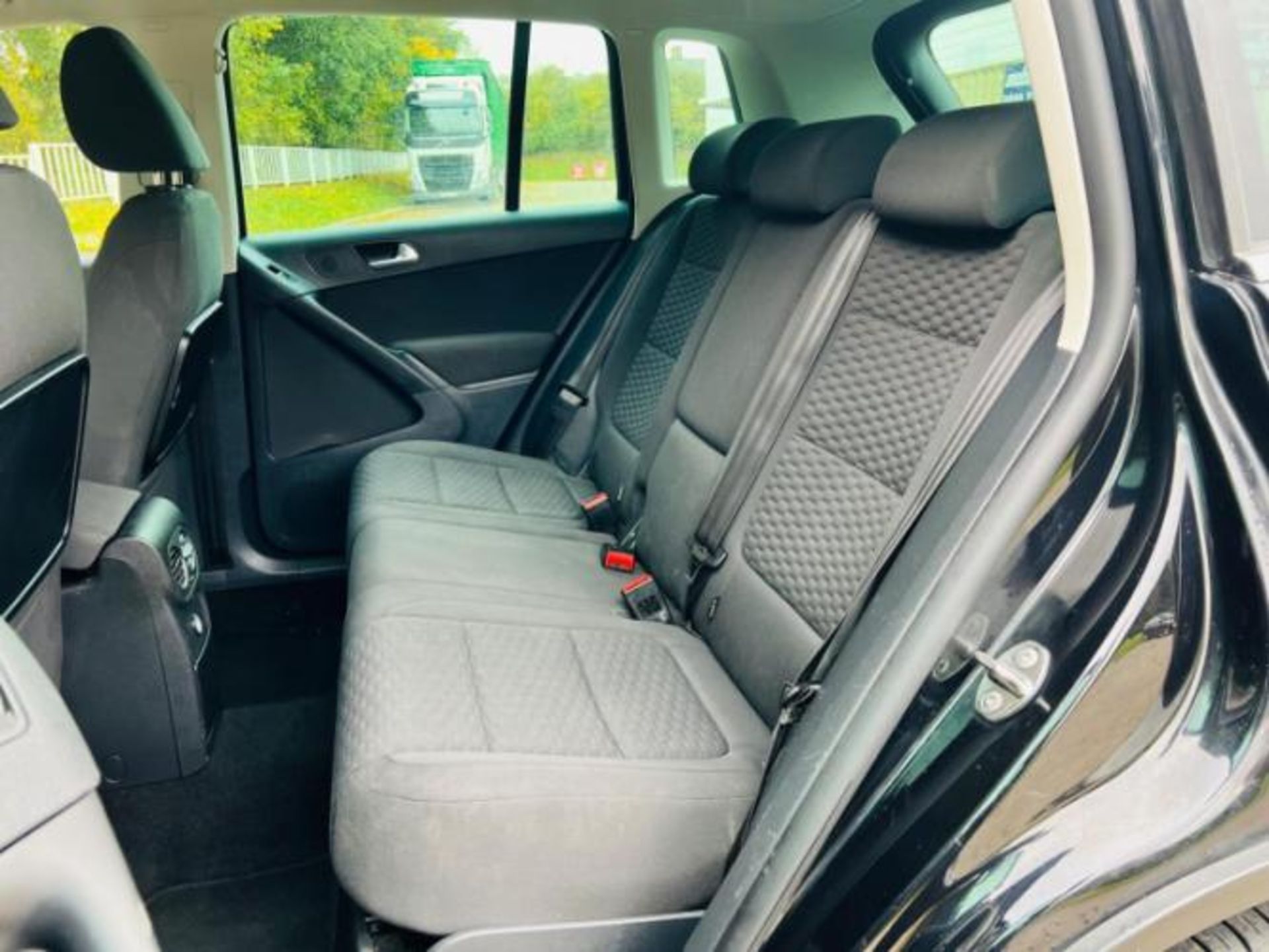 2011 VOLKSWAGEN TIGUAN 2.0 TDI BLUEMOTION TECH MATCH 2WD (S/S) 5DR >>--NO VAT ON HAMMER--<< - Image 19 of 33