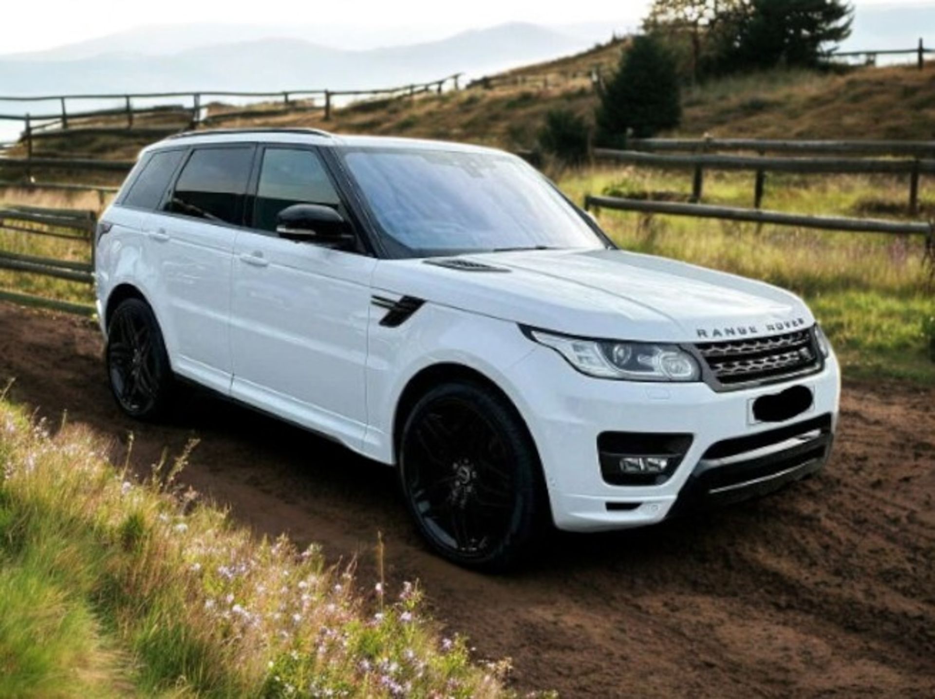 2017 LAND ROVER RANGE ROVER SPORT HSE SDV6 AUTO – WHITE – 98K MILES >>--NO VAT ON HAMMER--<<