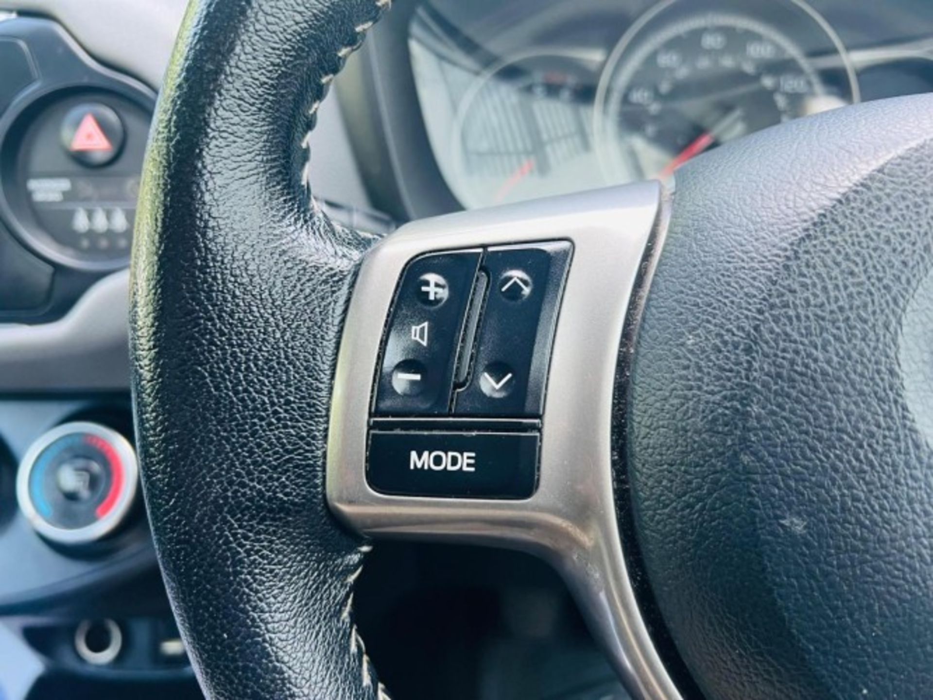 **(ONLY 100K MILEAGE)** 2015 TOYOTA YARIS 1.4 D-4D ICON – 5DR HATCHBACK>>--NO VAT ON HAMMER--<< - Image 16 of 38