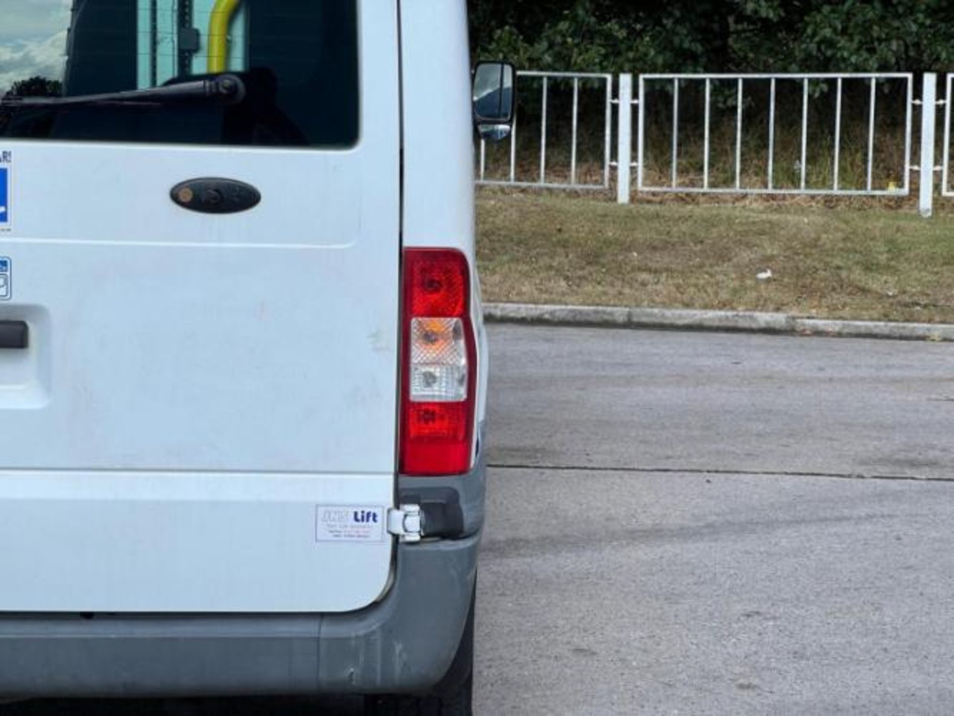 2011 FORD TRANSIT 2.4 TDCI 350 DURATORQ RWD L3 H2 MINIBUS >>--NO VAT ON HAMMER--<< - Image 27 of 46