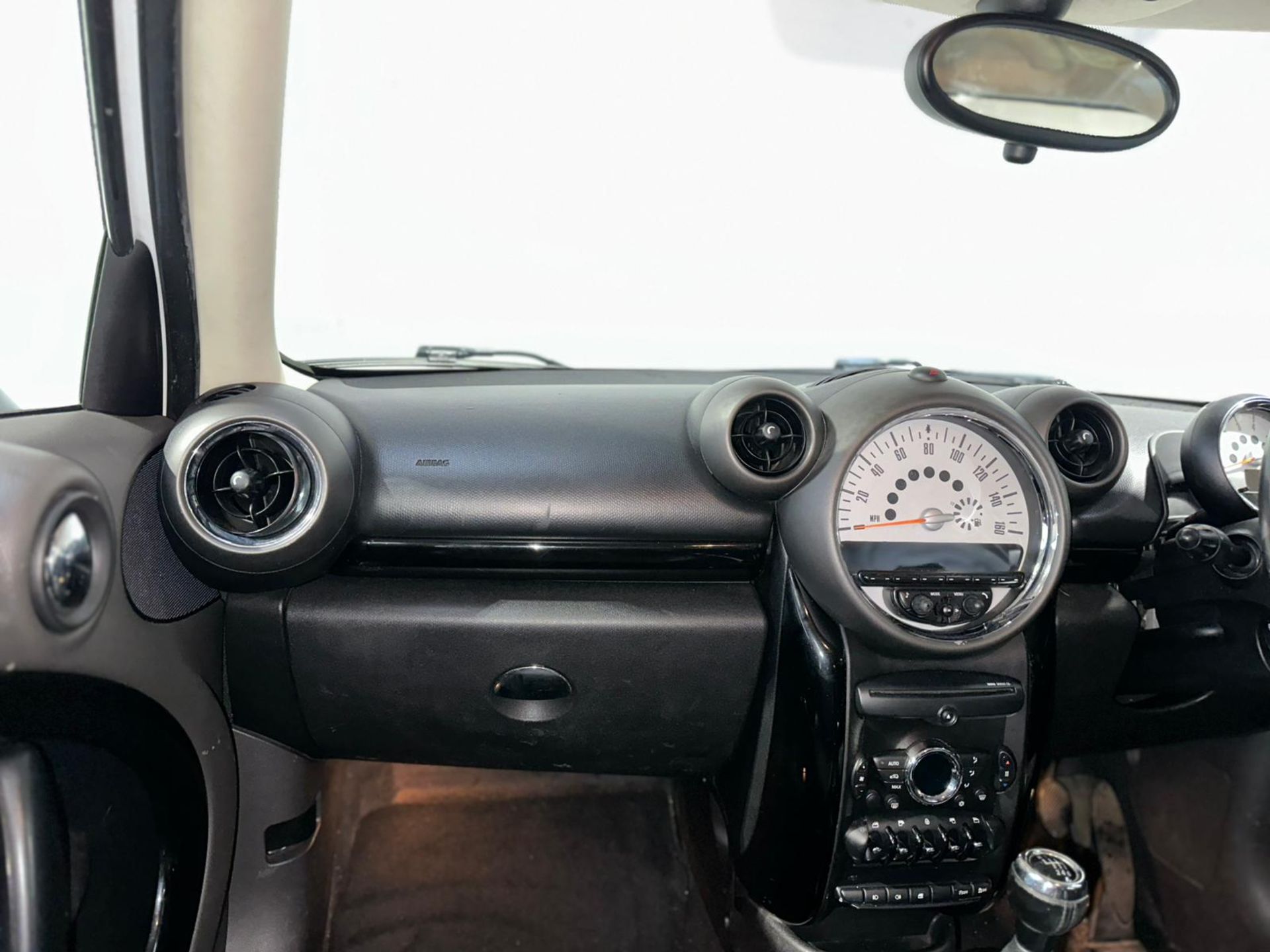 2011 MINI COUNTRYMAN COOPER D – 1.6 DIESEL – MANUAL - Image 29 of 31