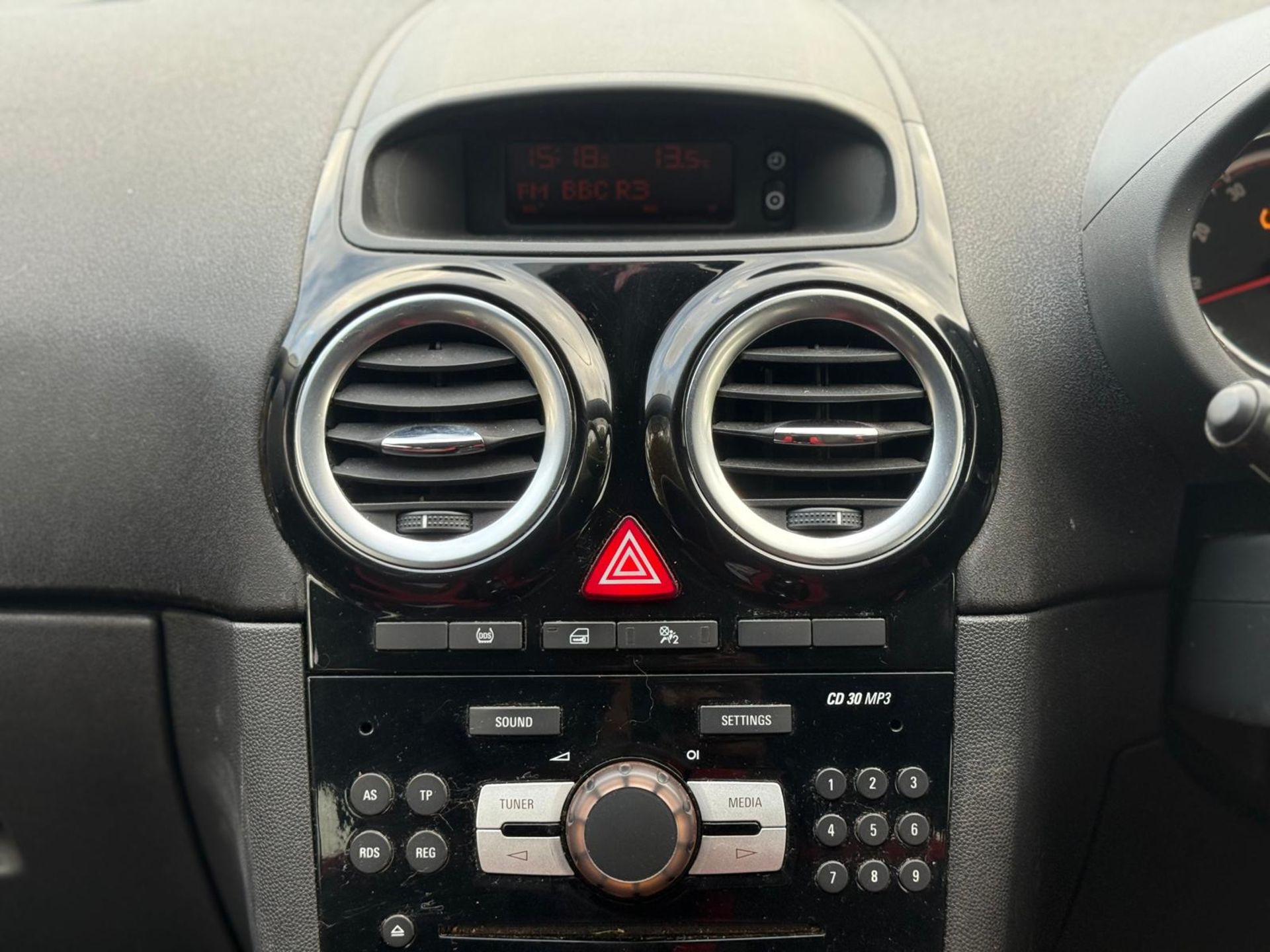 2014 (64) VAUXHALL CORSA 1.4 16V SRI >>--NO VAT ON HAMMER--<< - Image 29 of 32