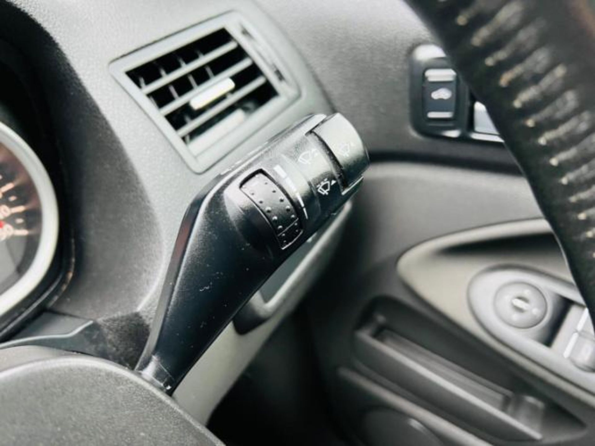 2010 FORD KUGA 2.0 TDCI ZETEC 2WD 5DR >>--NO VAT ON HAMMER--<< - Image 18 of 38