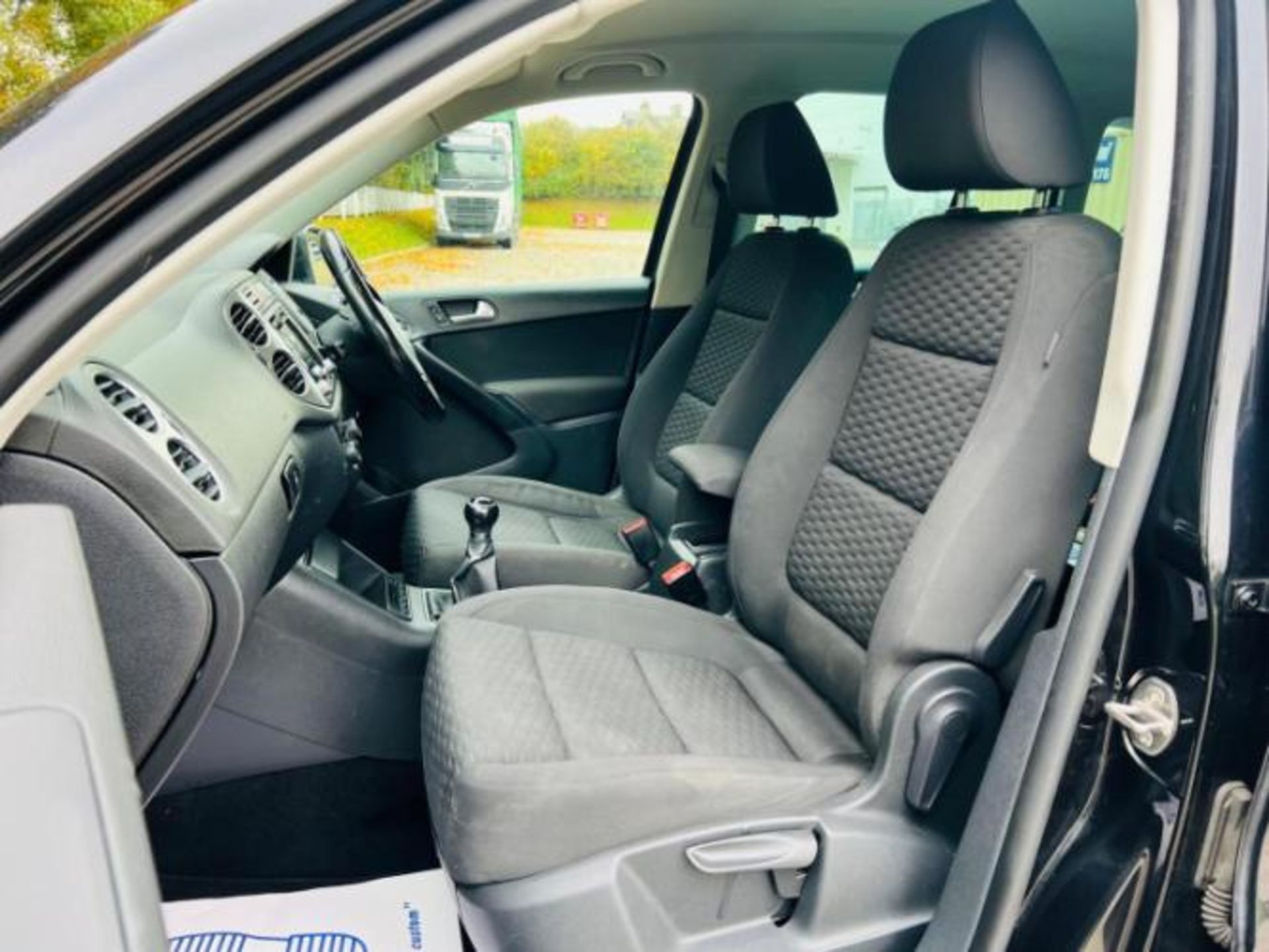 2011 VOLKSWAGEN TIGUAN 2.0 TDI BLUEMOTION TECH MATCH 2WD (S/S) 5DR >>--NO VAT ON HAMMER--<< - Image 26 of 33