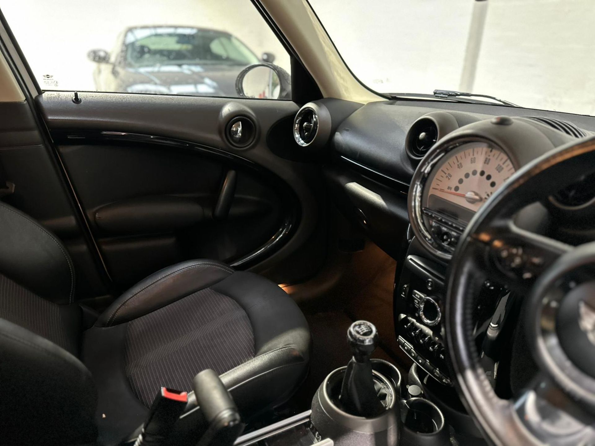 2011 MINI COUNTRYMAN COOPER D – 1.6 DIESEL – MANUAL - Image 21 of 31