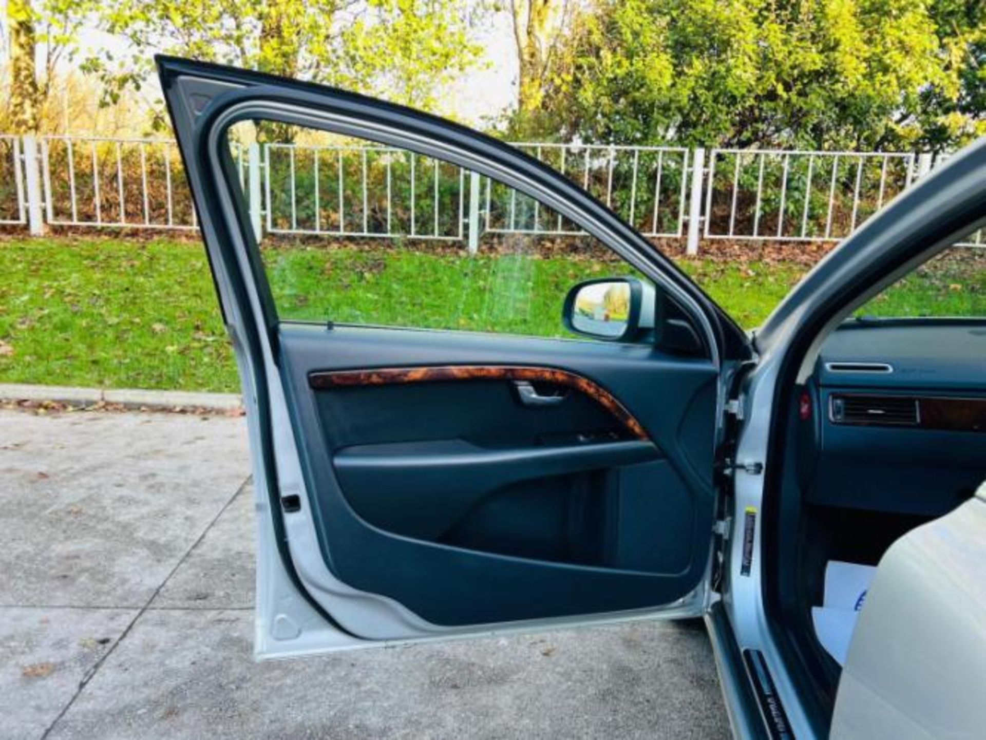 VOLVO S80 2.4 D5 SE LUX GEARTRONIC 4DR – 2008>>--NO VAT ON HAMMER--<< - Image 18 of 37