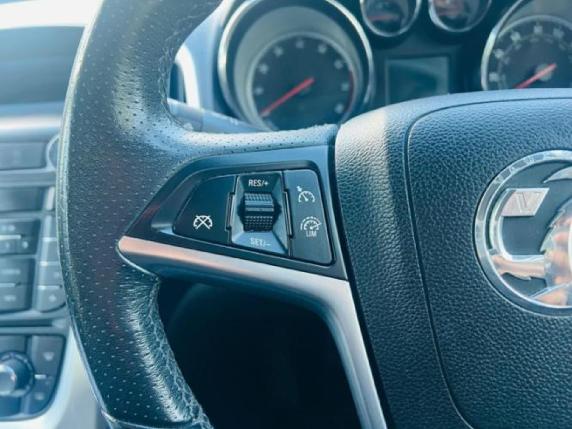 **(ONLY 109K MILEAGE)** 2013 VAUXHALL ASTRA 1.6 16V SRI 5-DOOR HATCHBACK>>--NO VAT ON HAMMER--<< - Image 17 of 40