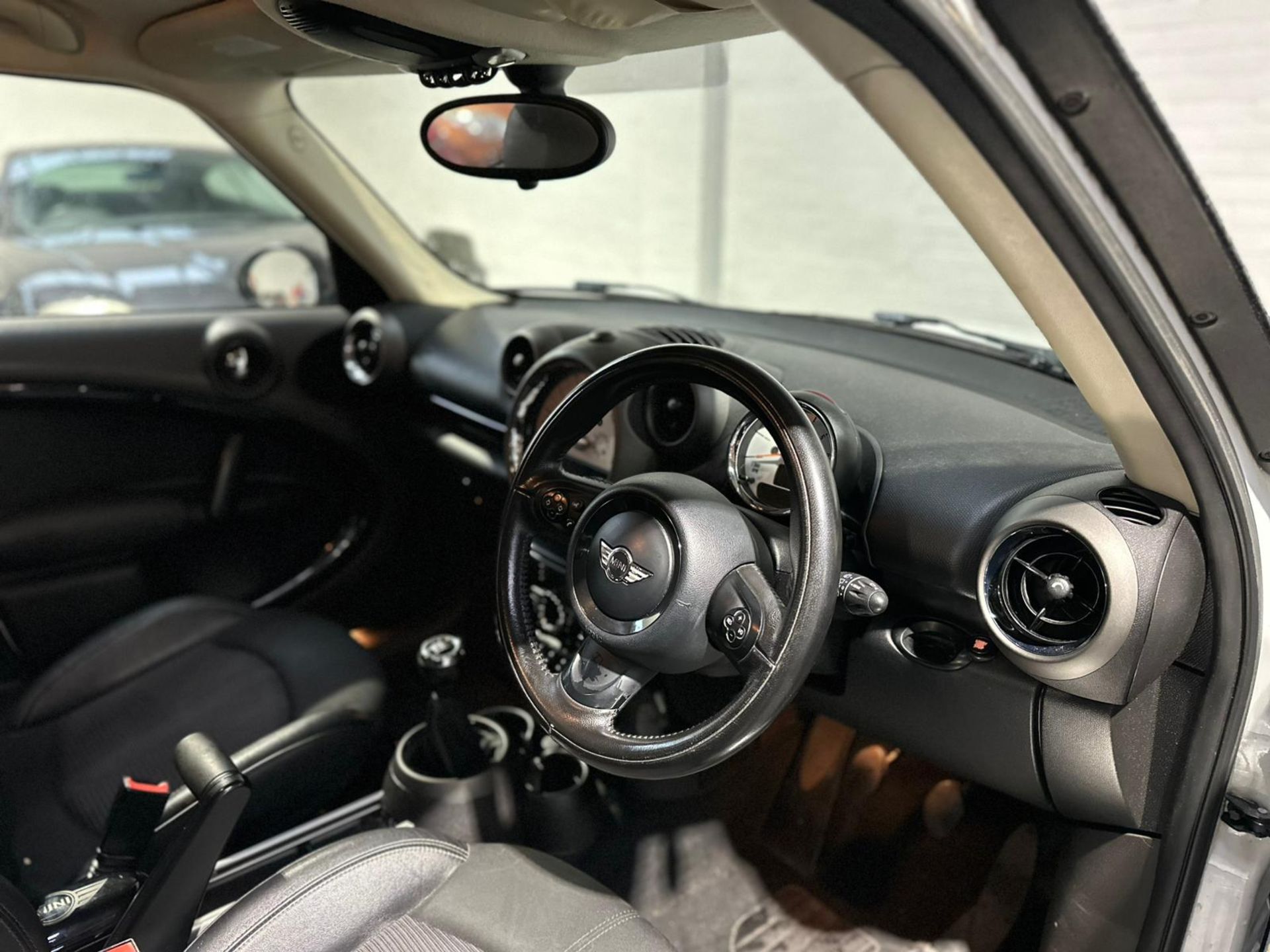 2011 MINI COUNTRYMAN COOPER D – 1.6 DIESEL – MANUAL - Image 25 of 31