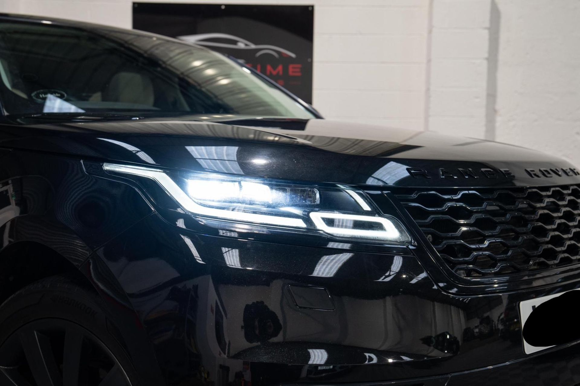 2018 LAND ROVER RANGE ROVER VELAR 2.0 D180 R-DYNAMIC SE AUTO 4WD >>--NO VAT ON HAMMER--<< - Image 14 of 19