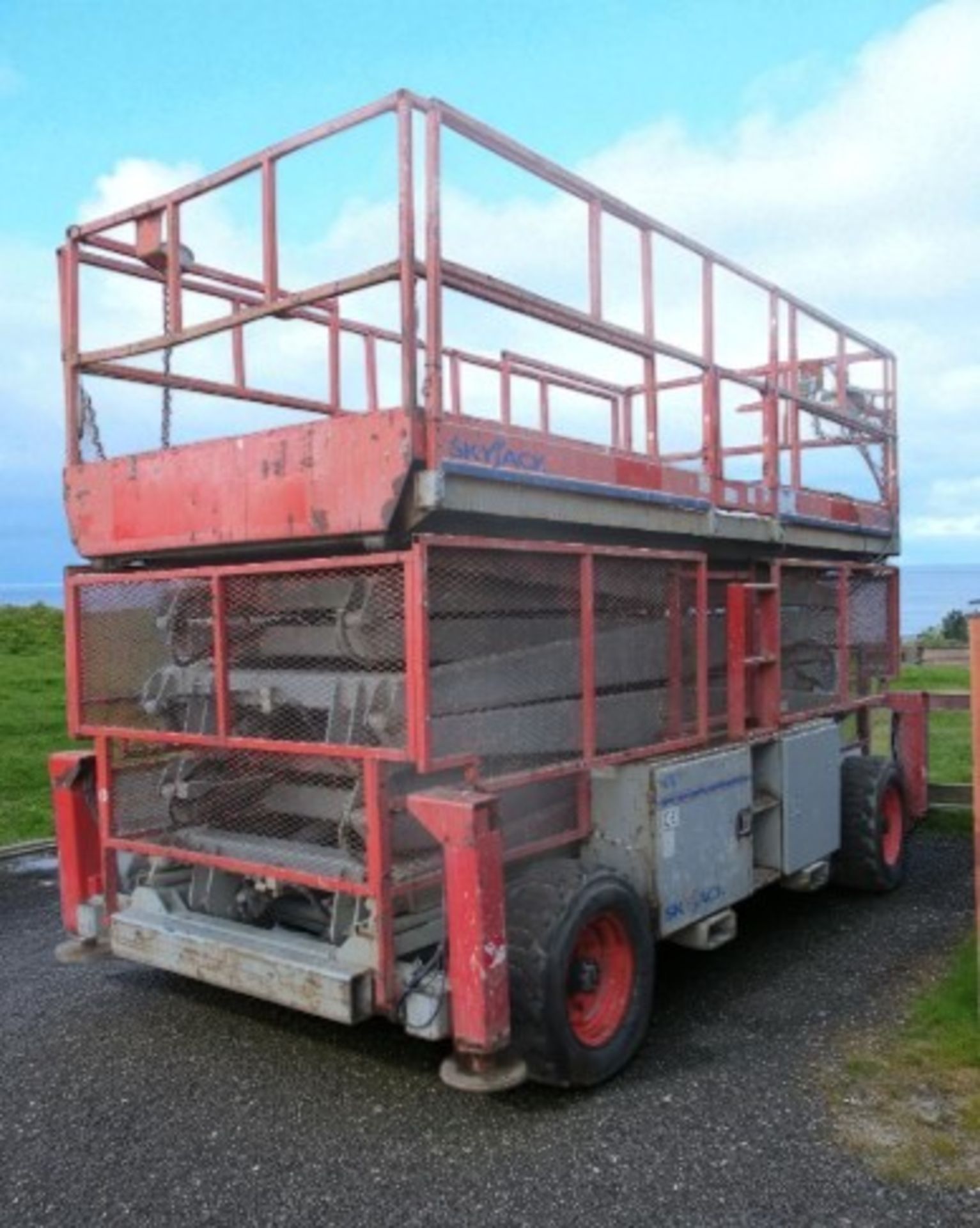 2007 SKYJACK SJ9250 SCISSOR LIFT - Image 7 of 13