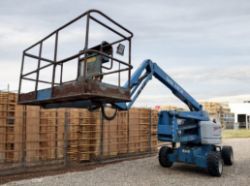 GENIE Z-60/34 4X4 DIESEL BOOM LIFT – 2014