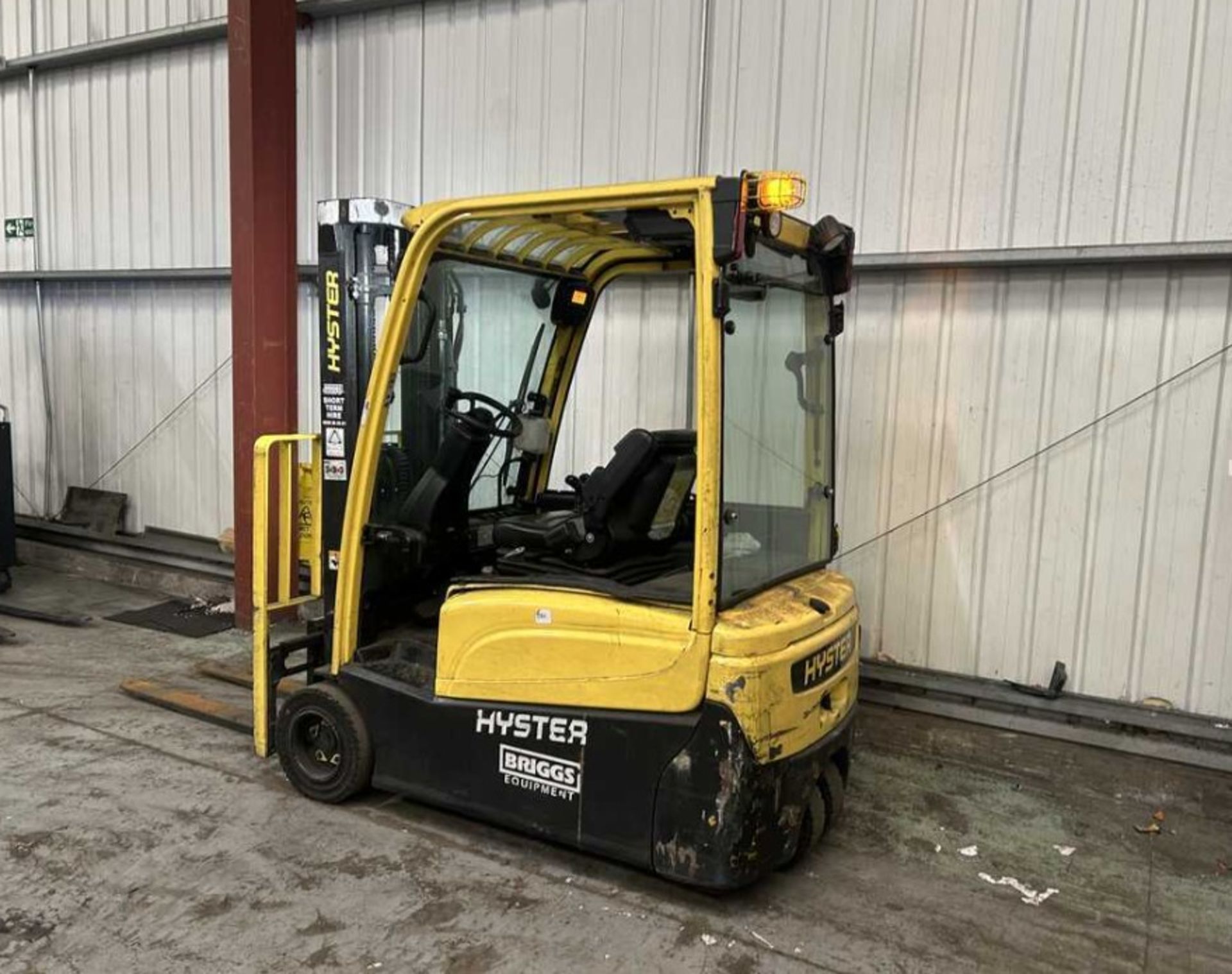 **(INCLUDES CHARGER)**2018 HYSTER J2.0XNT 3-WHEEL ELECTRIC FORKLIFT – 2,000KG CAPACITY, 4,000 HRS - Image 4 of 6