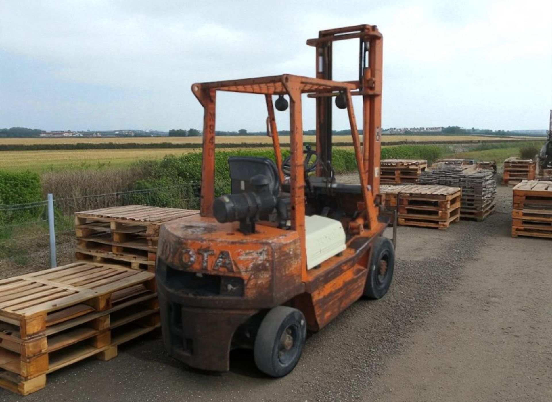 TOYOTA 4FDF25 DIESEL FORKLIFT – 2.5 TON CAPACITY >>--NO VAT ON HAMMER--<< - Image 7 of 9