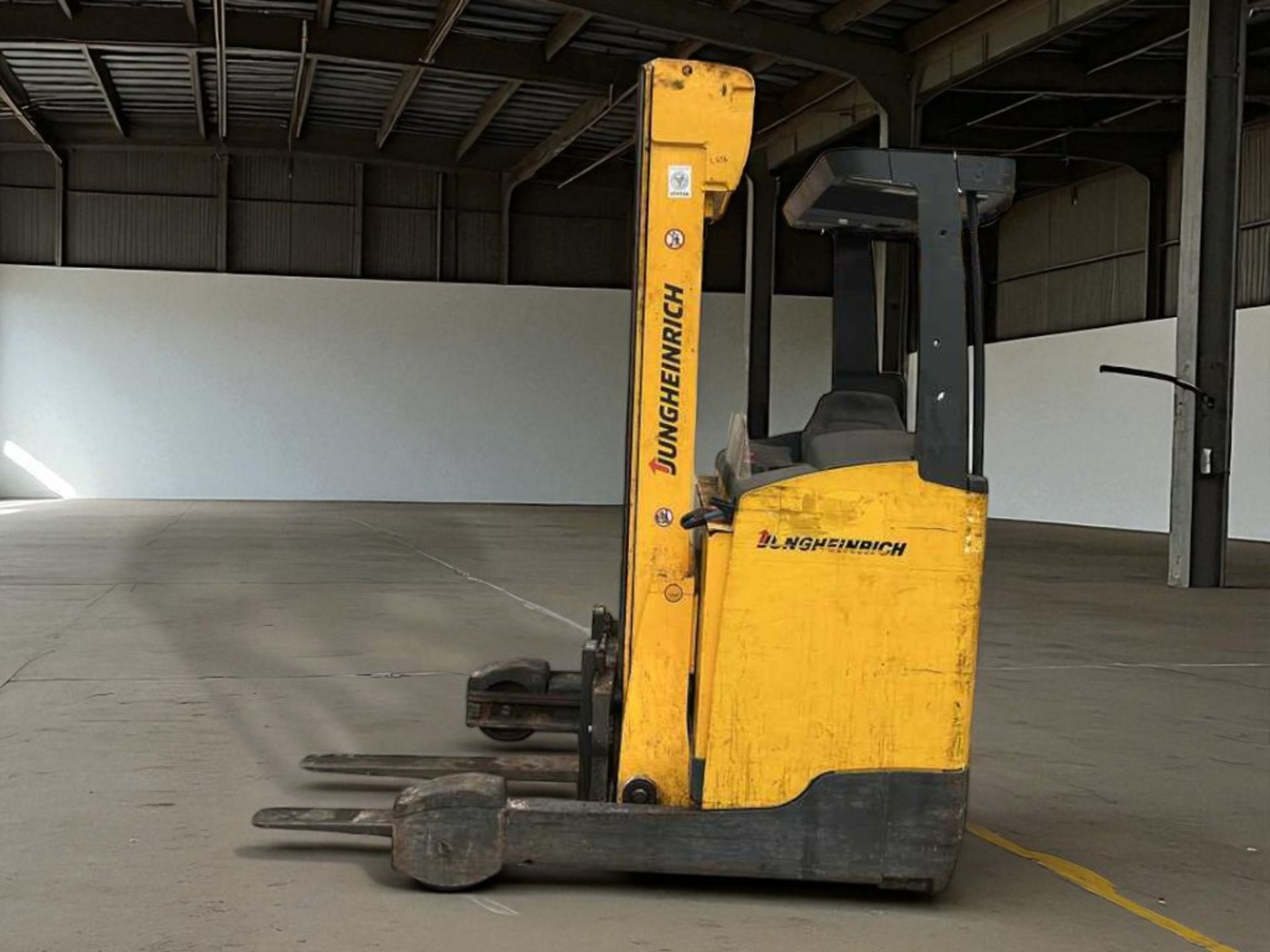 **(INCLUDES CHARGER)**JUNGHEINRICH ETV214 ELECTRIC REACH TRUCK