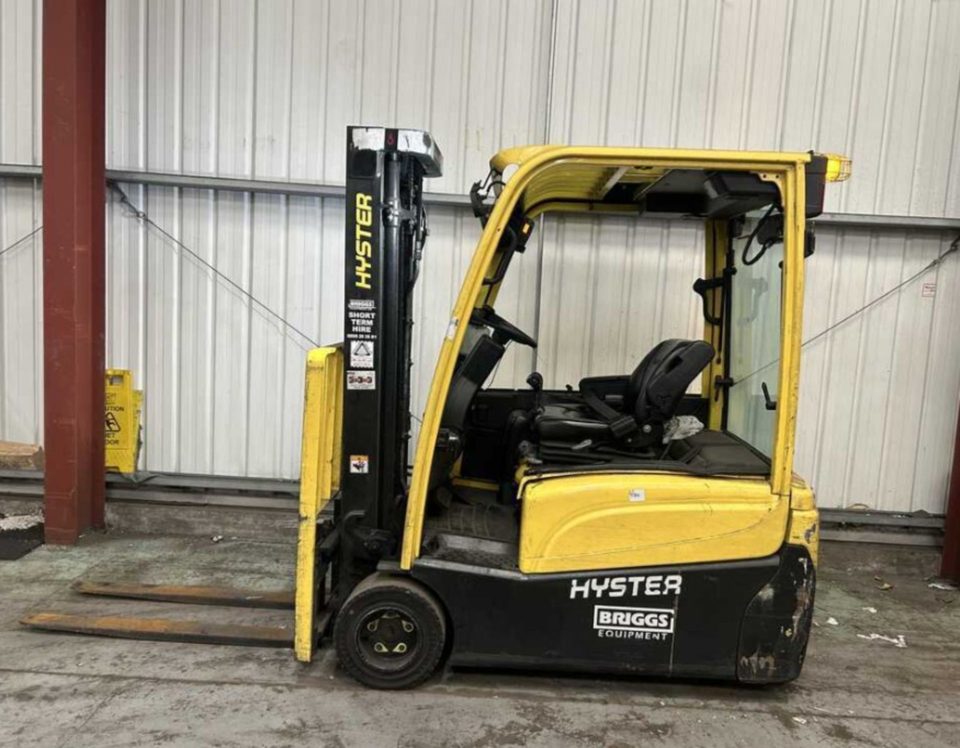 **(INCLUDES CHARGER)**2018 HYSTER J2.0XNT 3-WHEEL ELECTRIC FORKLIFT – 2,000KG CAPACITY, 4,000 HRS