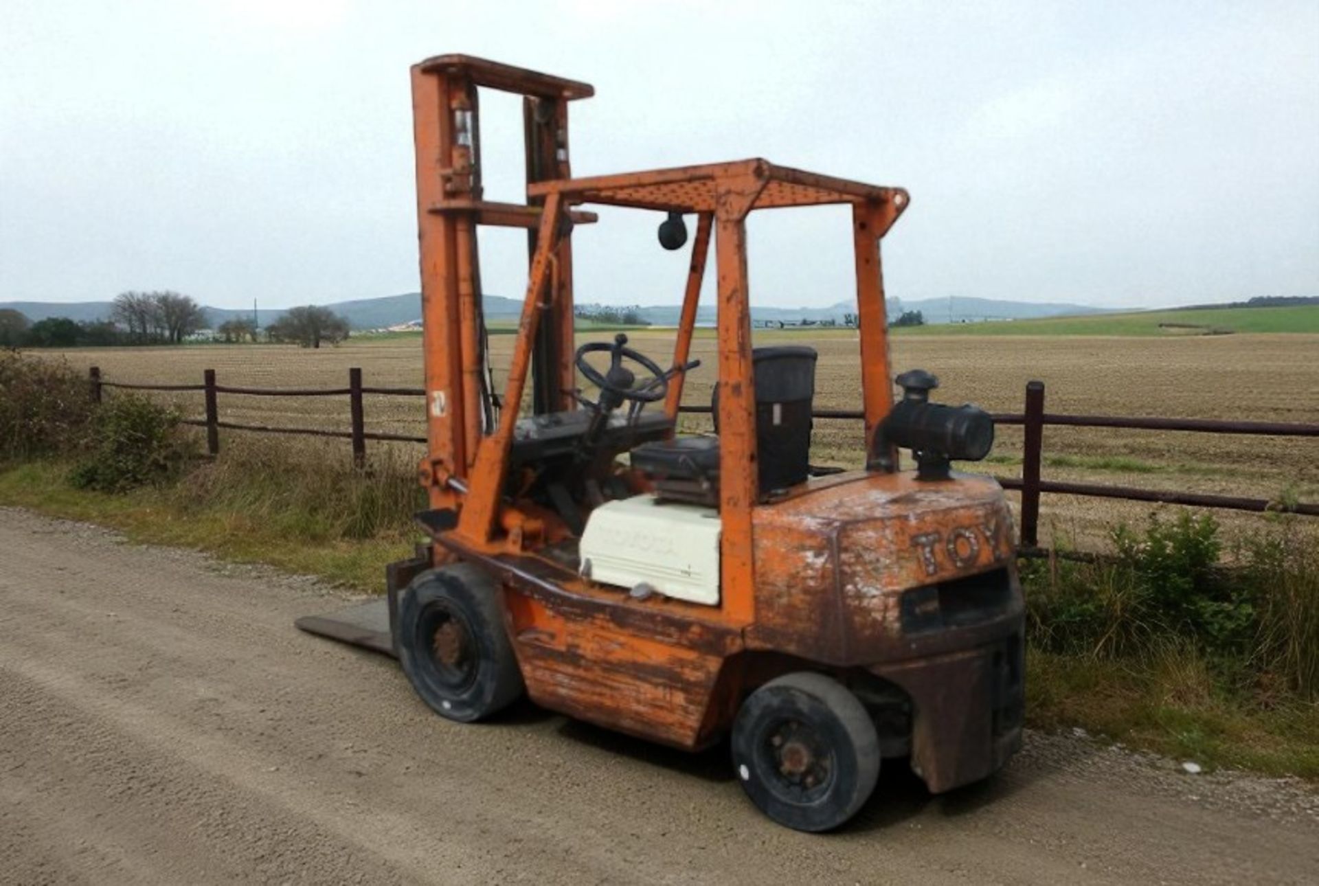 TOYOTA 4FDF25 DIESEL FORKLIFT – 2.5 TON CAPACITY >>--NO VAT ON HAMMER--<< - Image 2 of 9