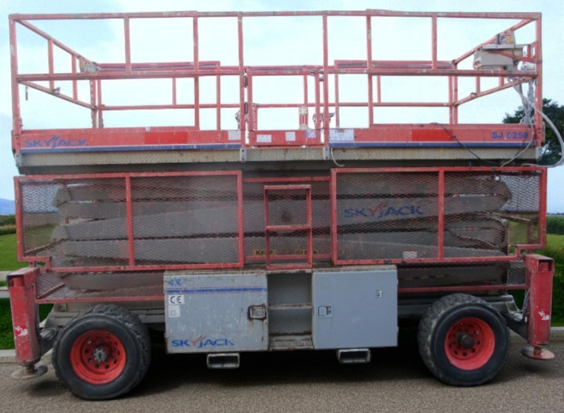 2007 SKYJACK SJ9250 SCISSOR LIFT