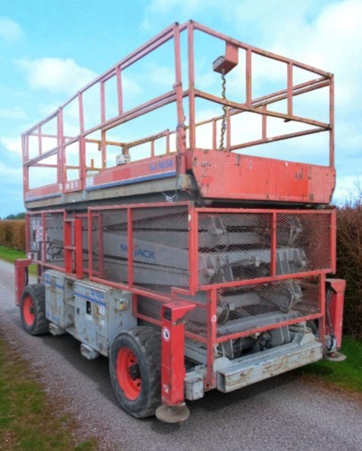 2007 SKYJACK SJ9250 SCISSOR LIFT - Image 9 of 13